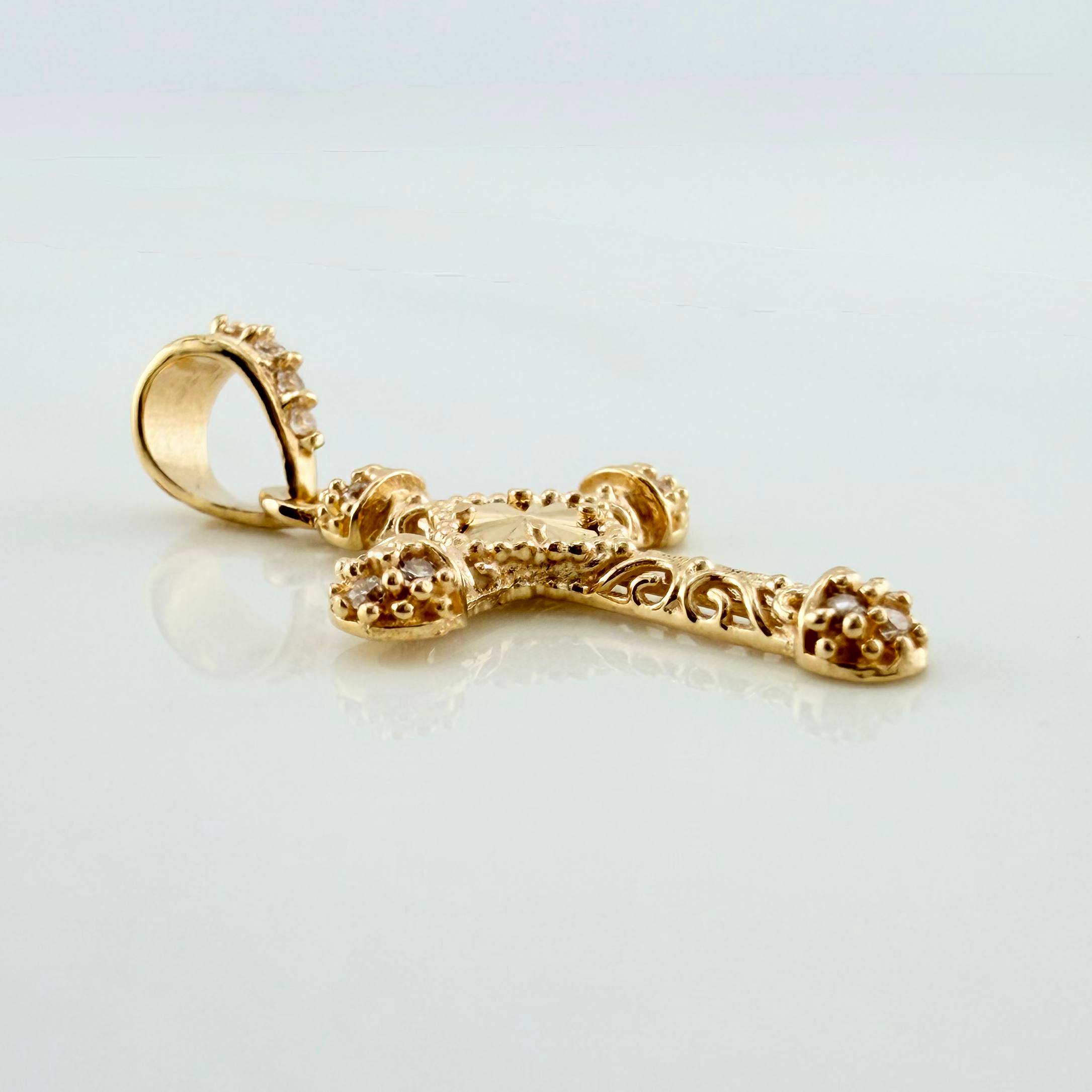 Dije Cruz Trebol 1.2 g / 2.5 cm Oro Amarillo 18K