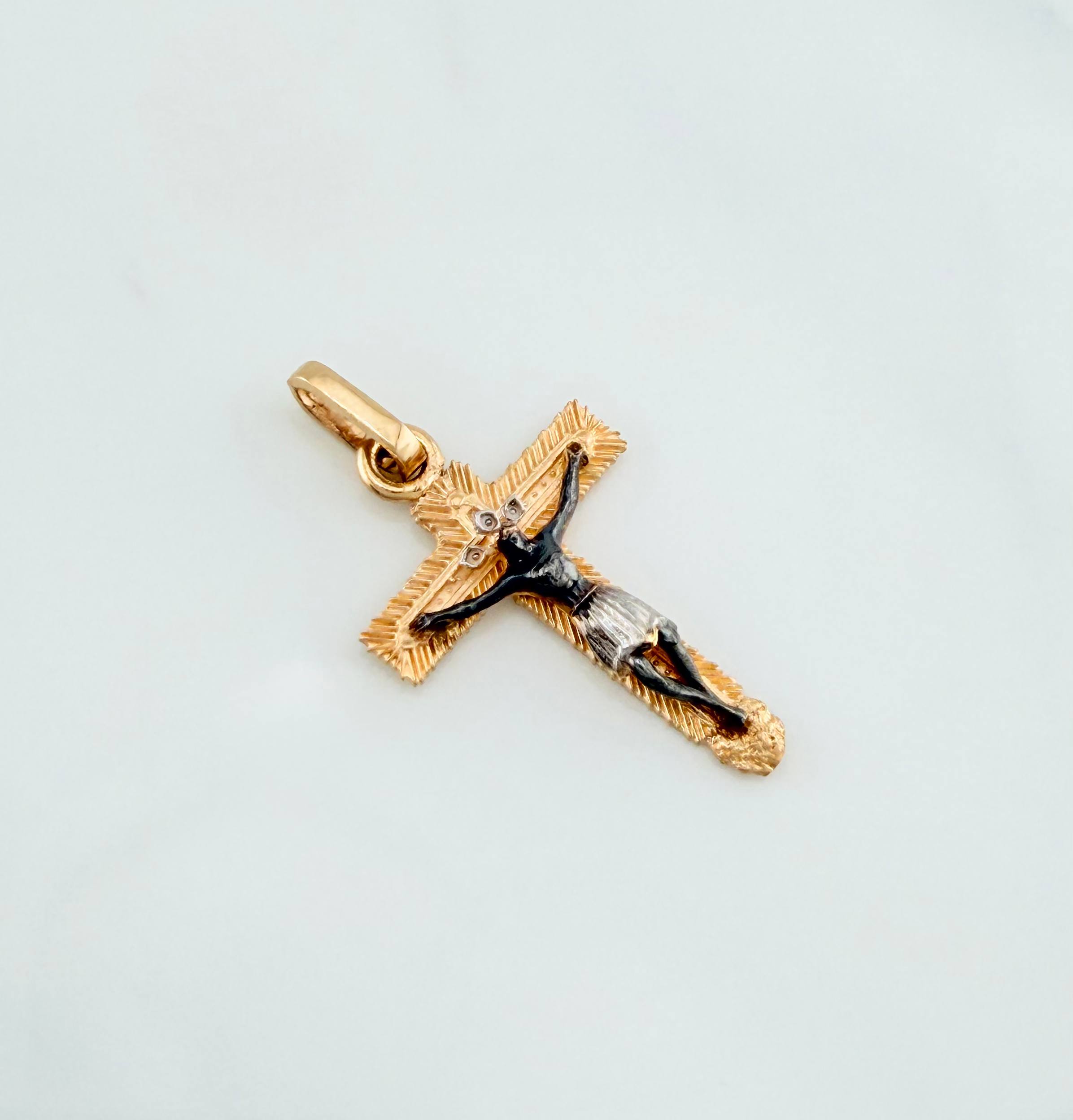Dije Cruz Cristo 1.55 g / 2.5 cm Tres Oros 18K