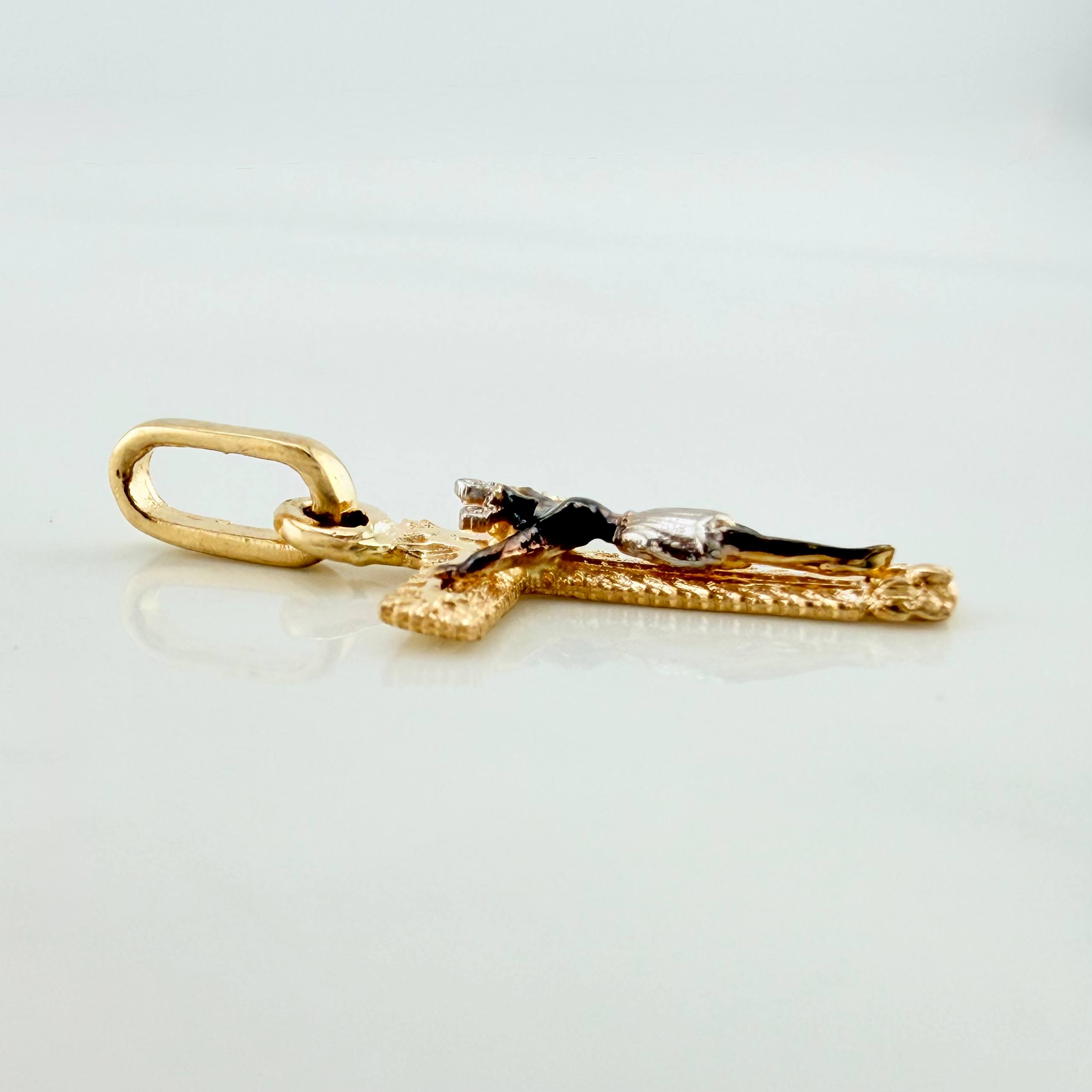 Dije Cruz Cristo 0.9 g / 2.2 cm Tres Oros 18K