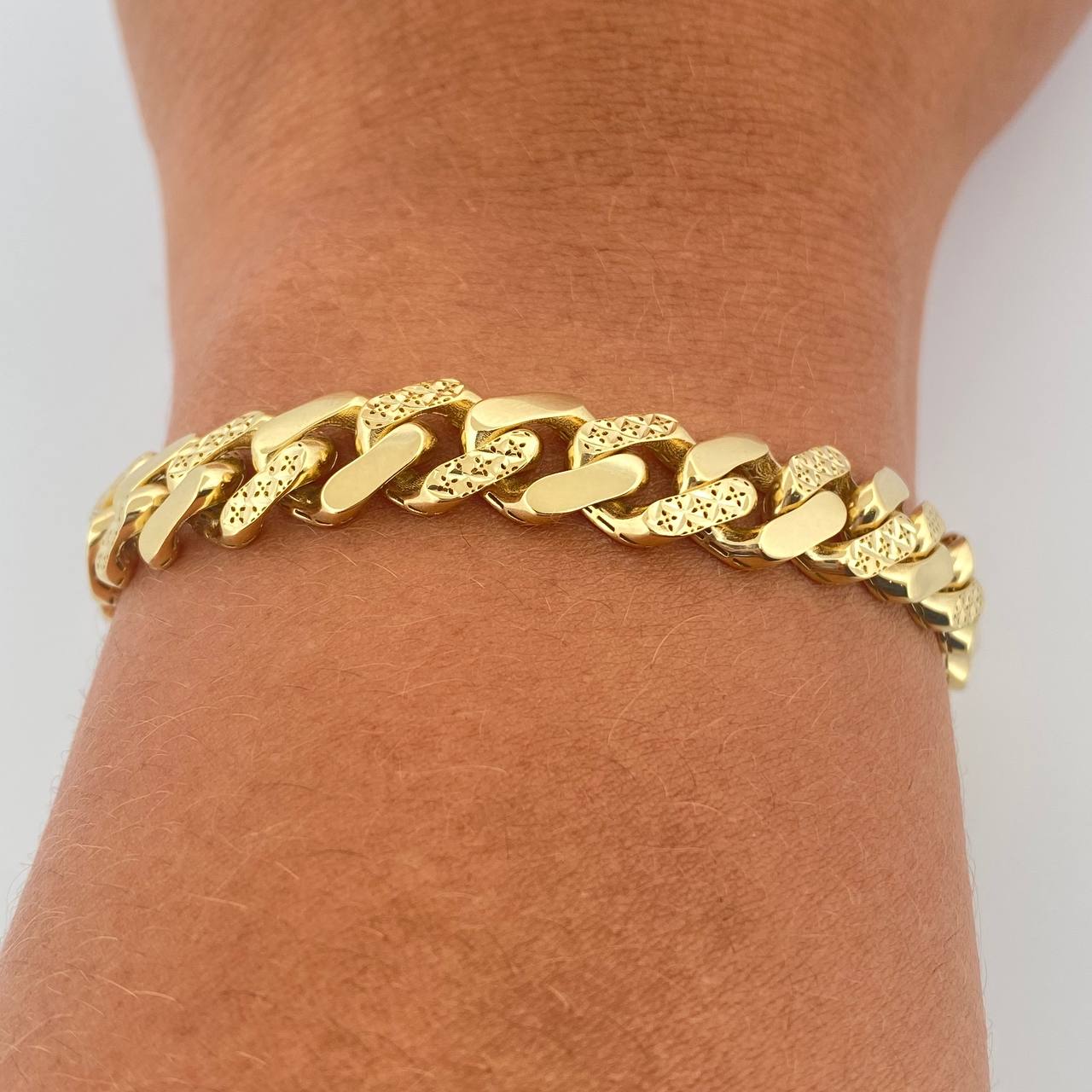 Pulso Cubana Monaco 14.85gr / 21cm / 9.4mm Oro Amarillo +4 18K $