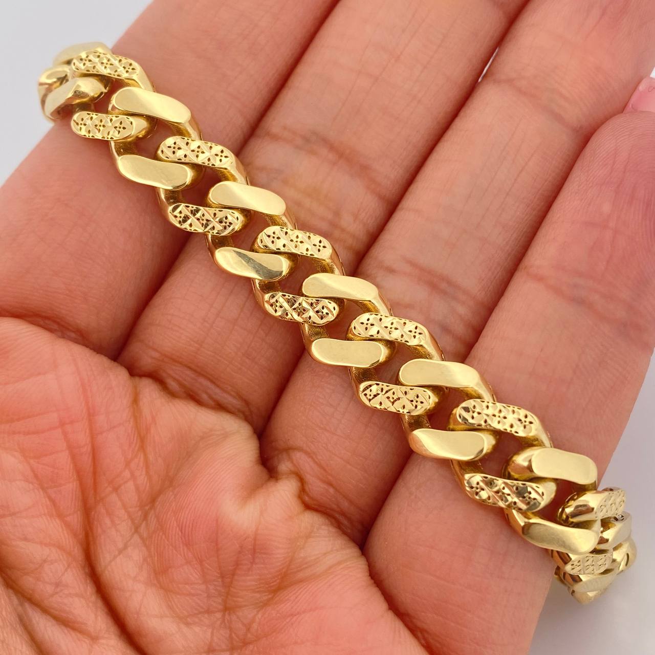 Pulso Cubana Monaco 14.85gr / 21cm / 9.4mm Oro Amarillo +4 18K $