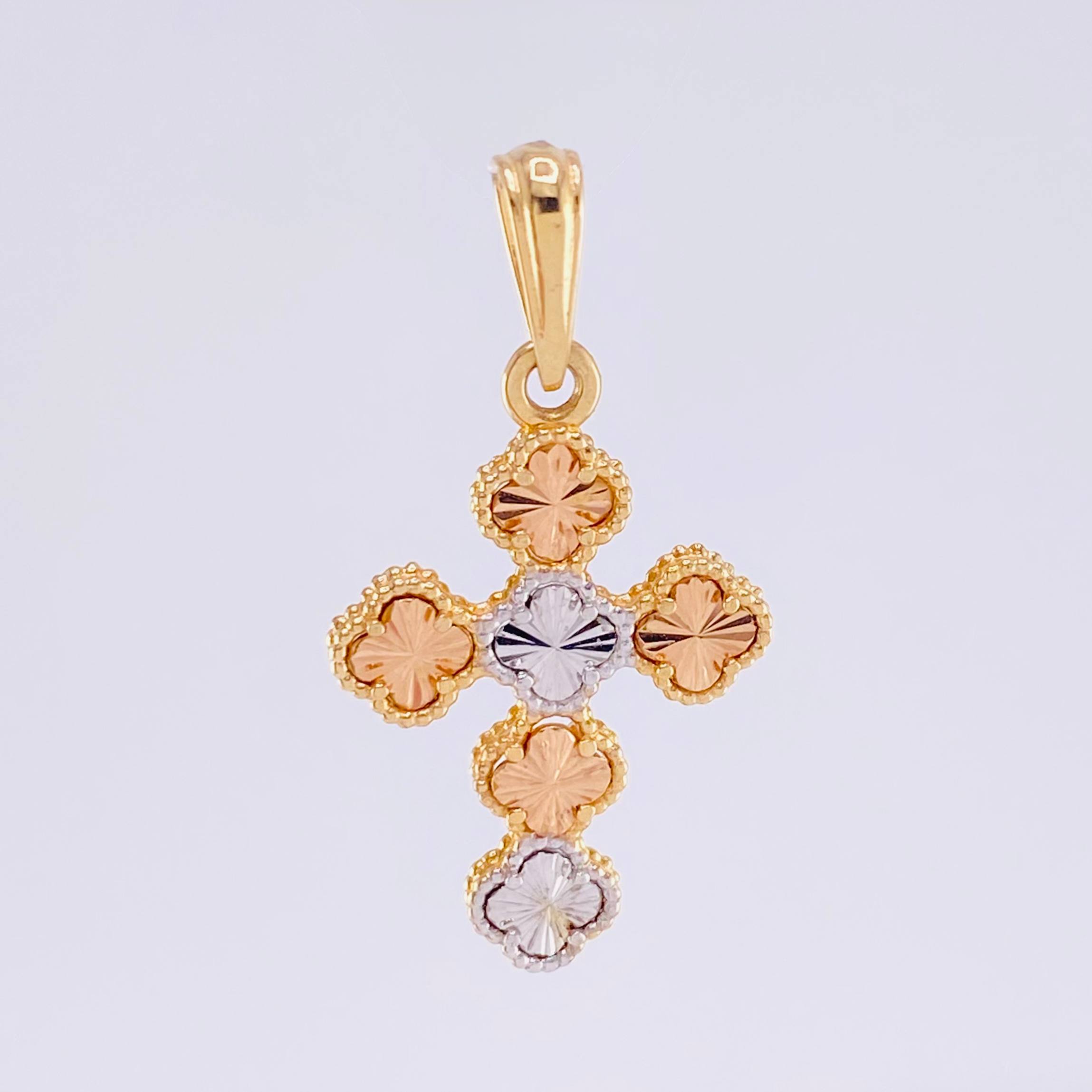 Dije Cruz Trebol 2.3gr / 3.2cm / Tres Oros 18K