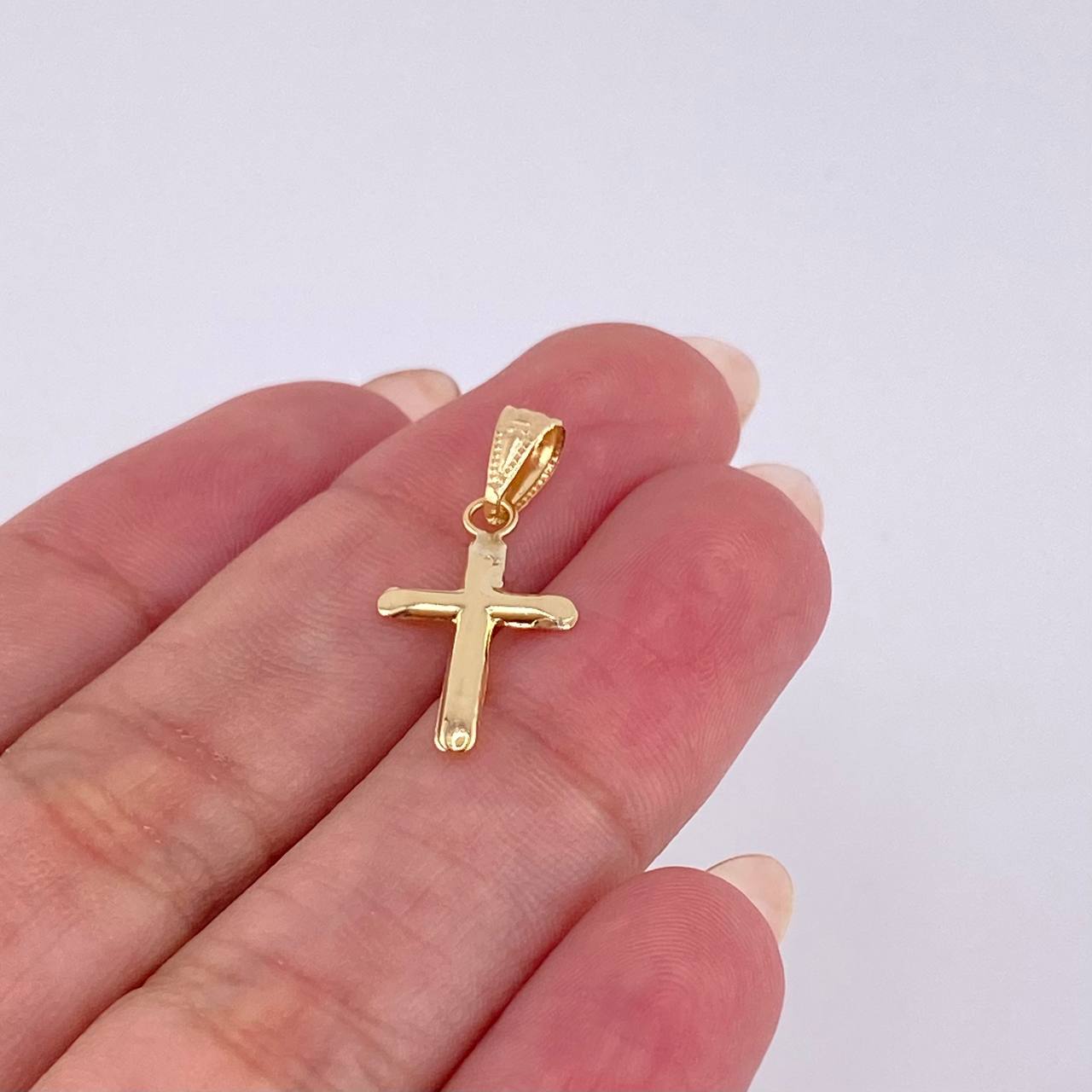 Dije Cruz Puntas Planas 0.45 g / 2.4 cm Oro Amarillo 18K