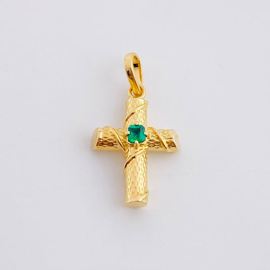 Dije Cruz Tronco Esmeralda 7pts 1.3g / 2.3cm Oro Amarillo 18K