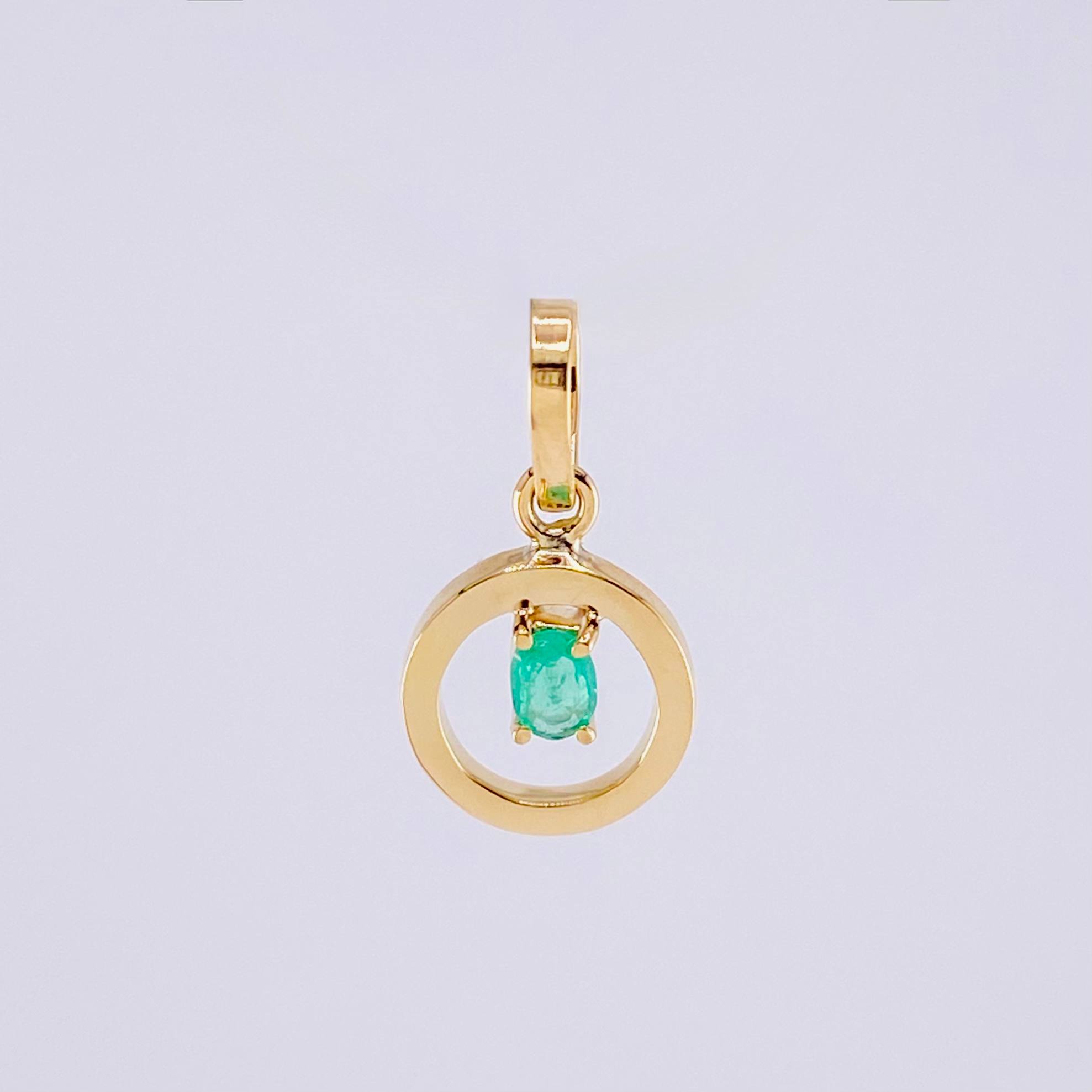 Dije Circulo Chispa Esmeralda 6pts 0.45g / 1.5cm Oro Amarillo 18K