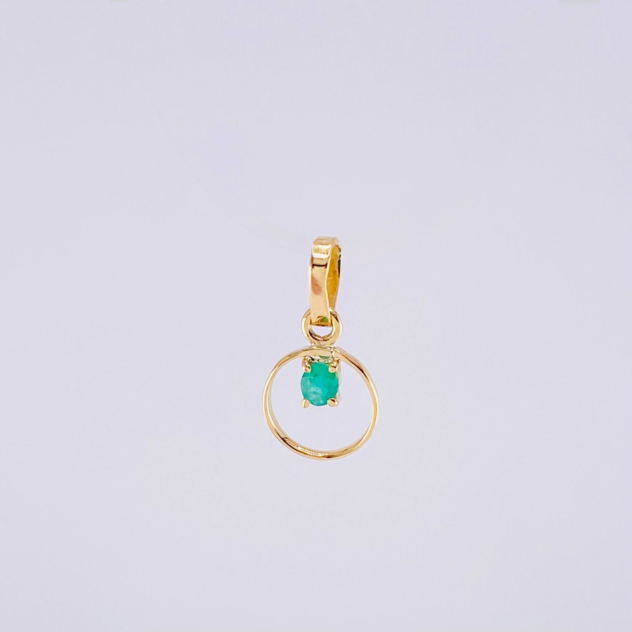 Dije Circulo Chispa Esmeralda 5pts 0.25g / 1.3cm Oro Amarillo 18K