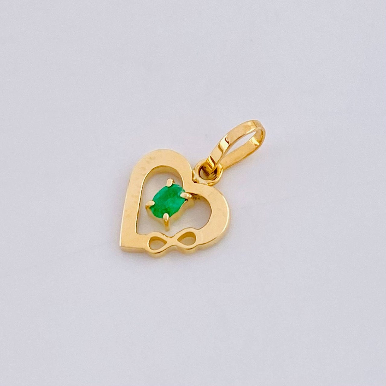 Dije Corazón Infinito Esmeralda 5pts 0.45g / 1.5cm Oro Amarillo 18K