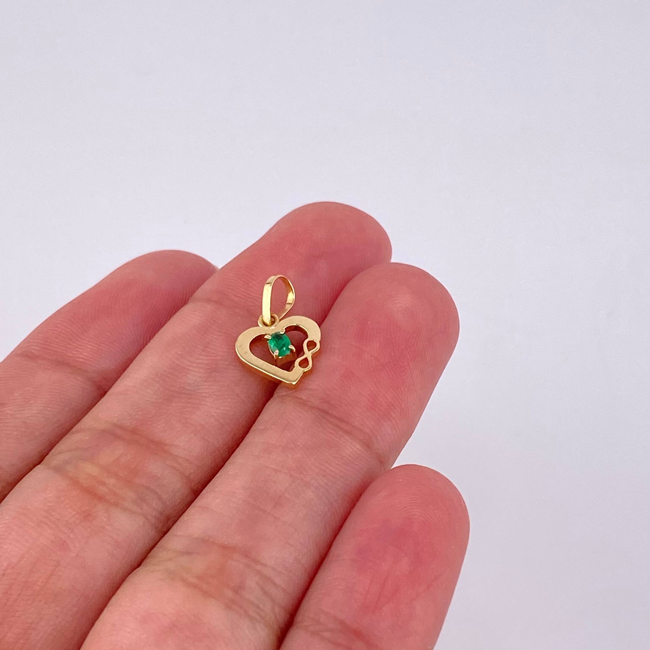 Dije Corazón Infinito Esmeralda 5pts 0.45g / 1.5cm Oro Amarillo 18K