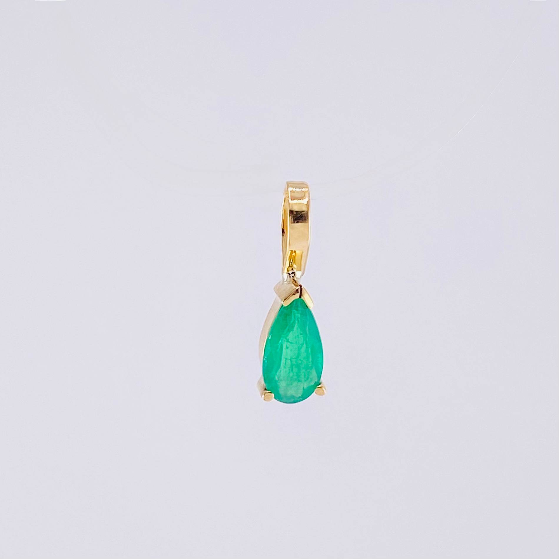 Dije Lagrima Esmeralda 24pts 0.25g / 1cm Oro Amarillo 18K