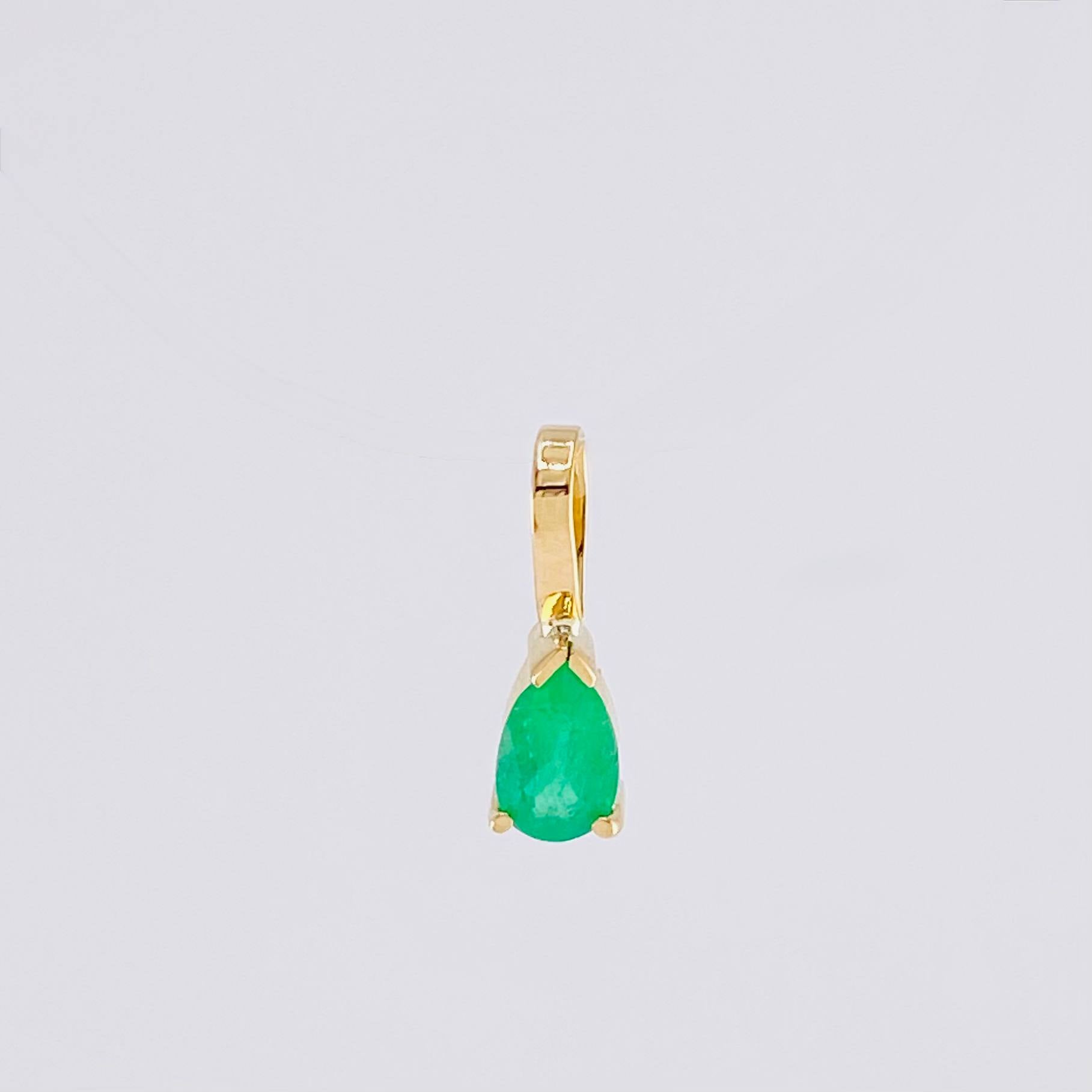 Dije Lagrima Esmeralda 19pts 0.25g / 1cm Oro Amarillo 18K