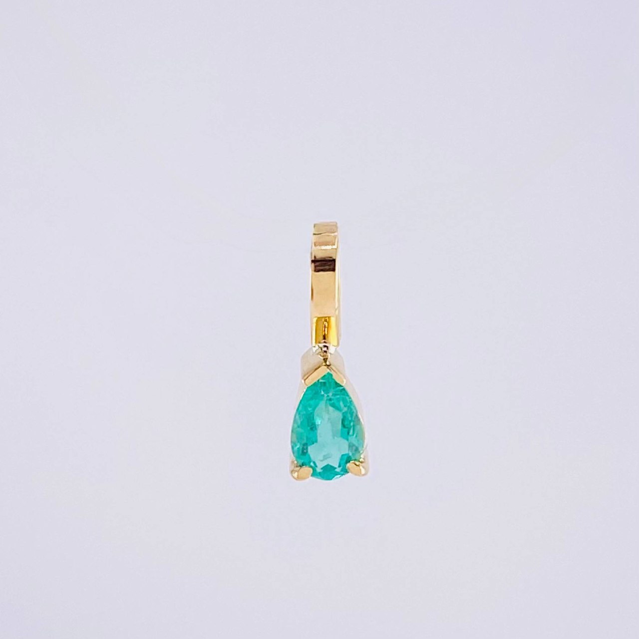 Dije Lagrima Esmeralda 15pts 0.25g / 1cm Oro Amarillo 18K