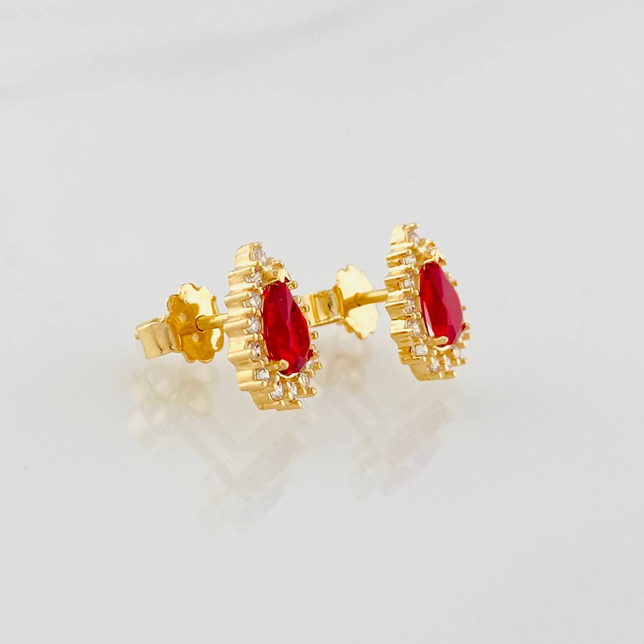 Topos Lagrima 2.35g / 8.04mm Oro Amarillo 18K