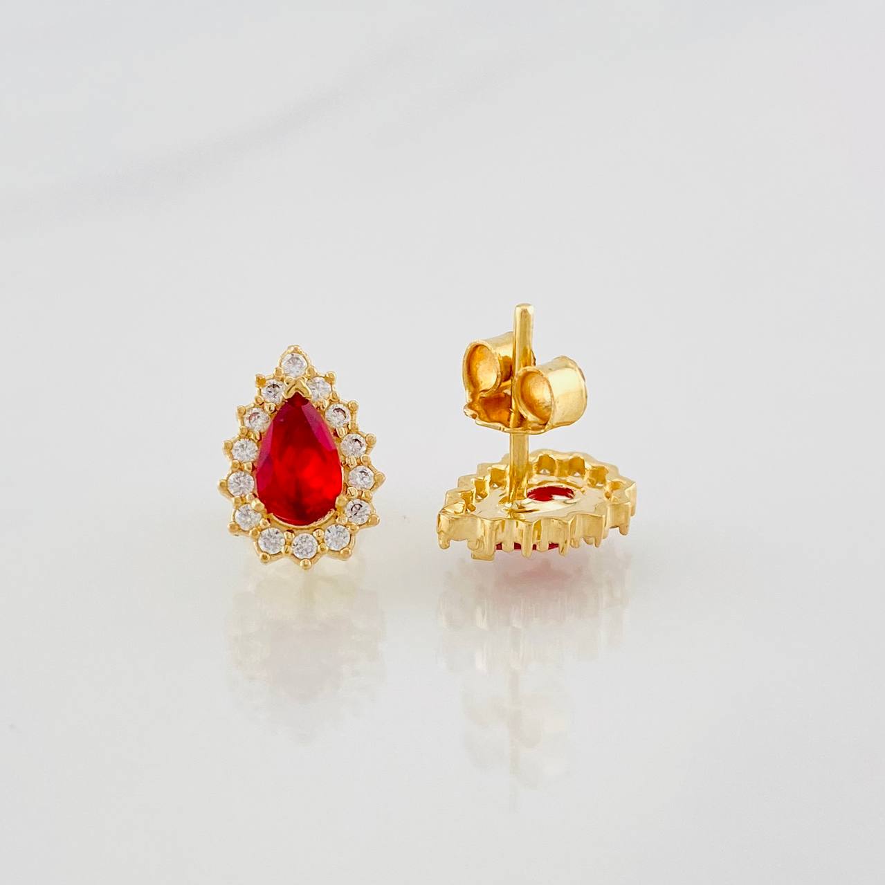 Topos Lagrima 2.35g / 8.04mm Oro Amarillo 18K