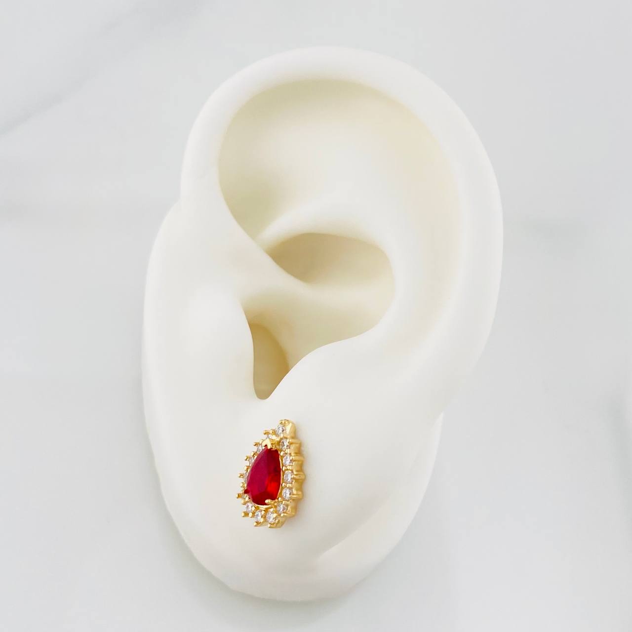 Topos Lagrima 2.35g / 8.04mm Oro Amarillo 18K