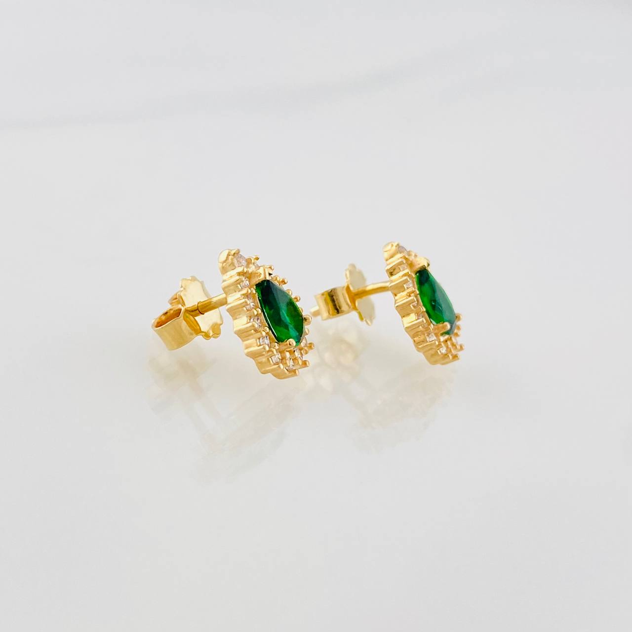 Topos Lagrima 2.4g / 7.91mm Oro Amarillo 18K