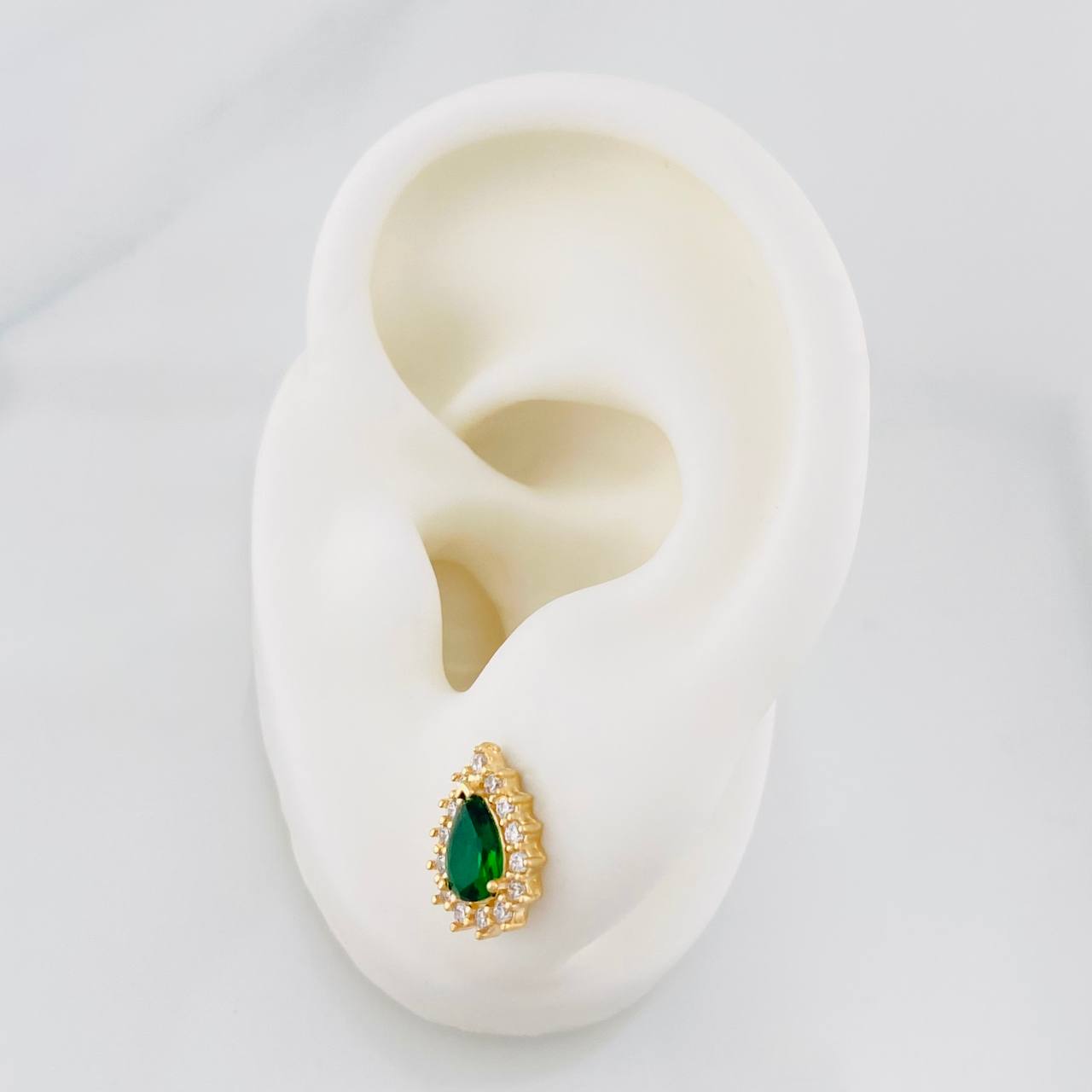Topos Lagrima 2.4g / 7.91mm Oro Amarillo 18K