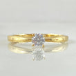 Anillo Solitario Bordeado 1.55gr / T4 3/4 / Oro 18K ©