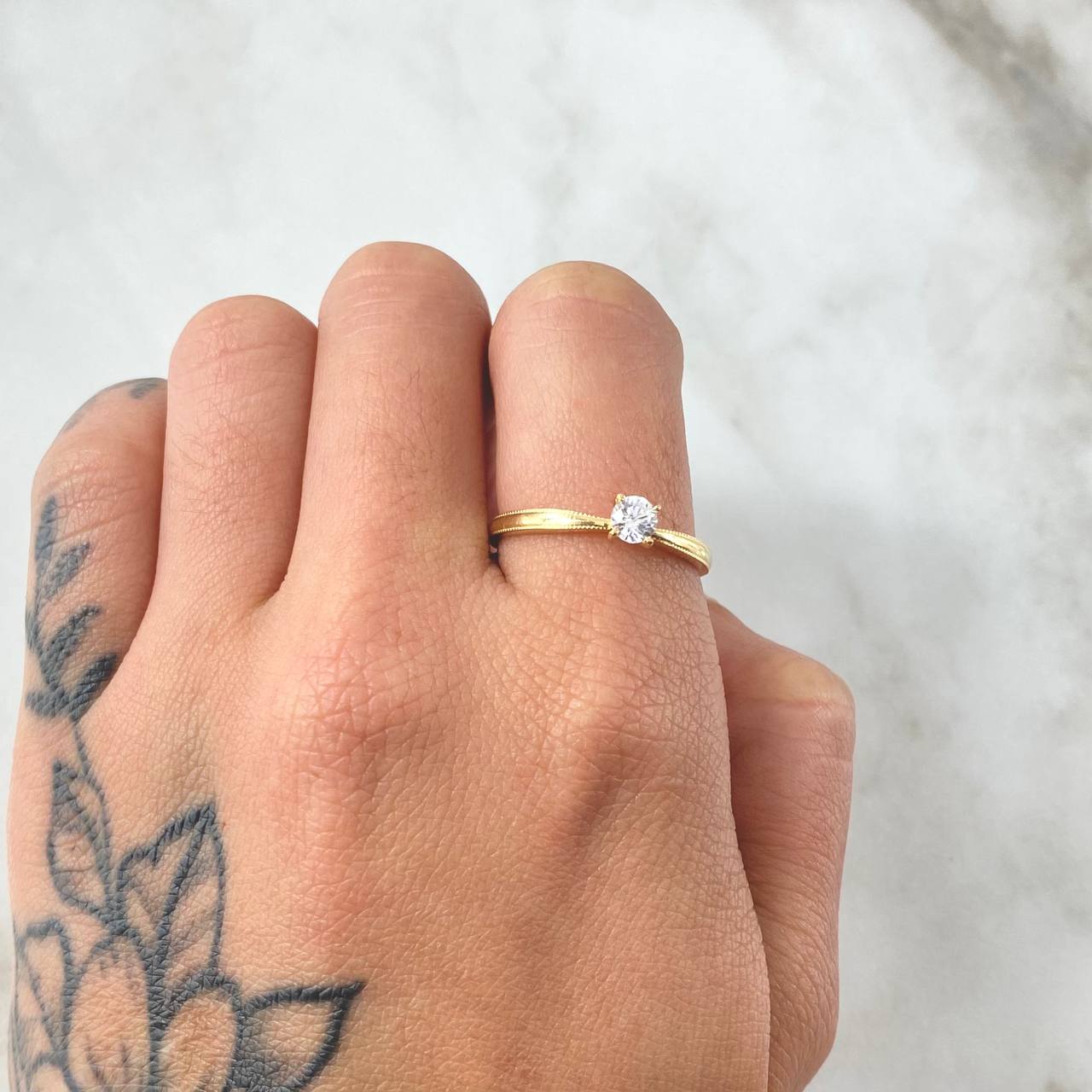 Anillo Solitario Bordeado 1.55gr / T6 1/4 / Oro 18K ©