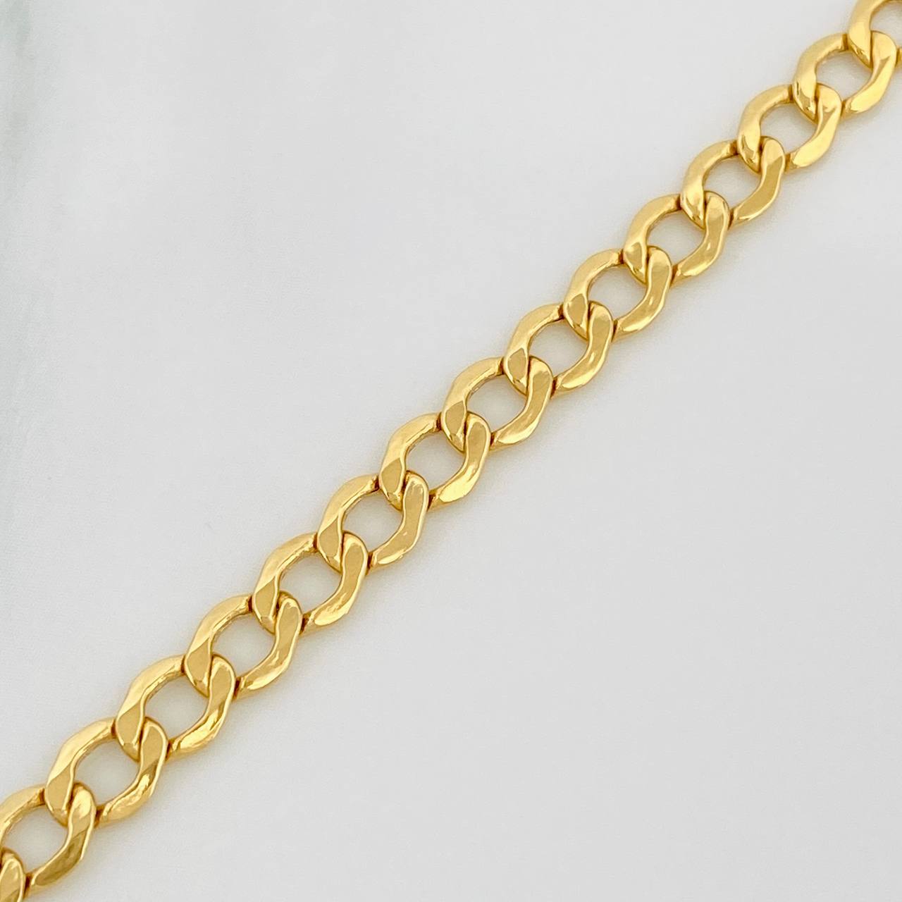 Cadena Cubana 9.35gr / 64.8cm / 4.33mm Oro Amarillo +1 18K $