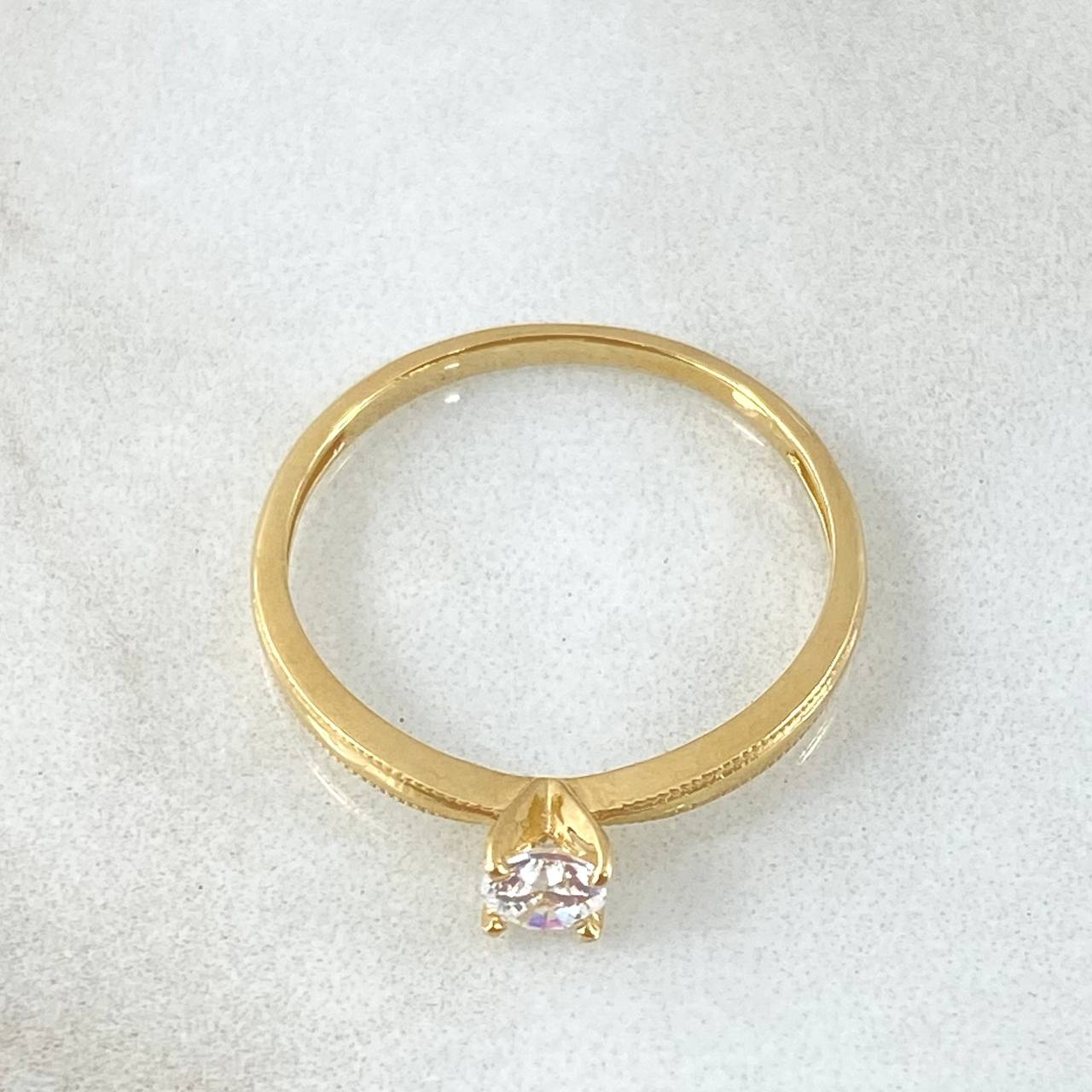 Anillo Solitario Bordeado 1.55gr / T6 1/4 / Oro 18K ©