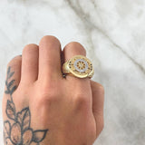 Anillo Timón Movil 7.05gr / T11 1/4 / Circones Blancos Negros Dos Oros Amarillo Blanco 18K ©
