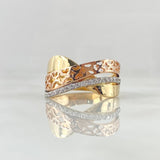 Anillo Rustico Curvo Flores Basteadas 4.55gr / T7 1/2 / Circones Blancos Tres Oros 18K ©