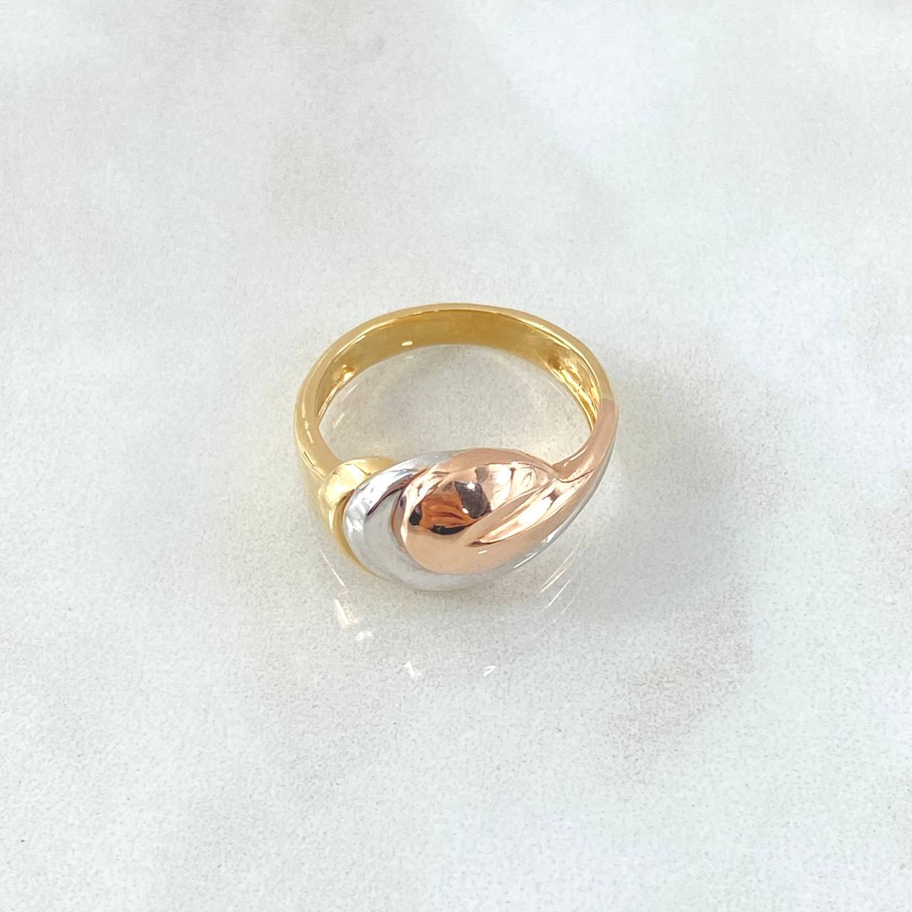 Anillo Triple Olas 4.4gr / T6 3/4 / Liso Tres Oros 18K ©