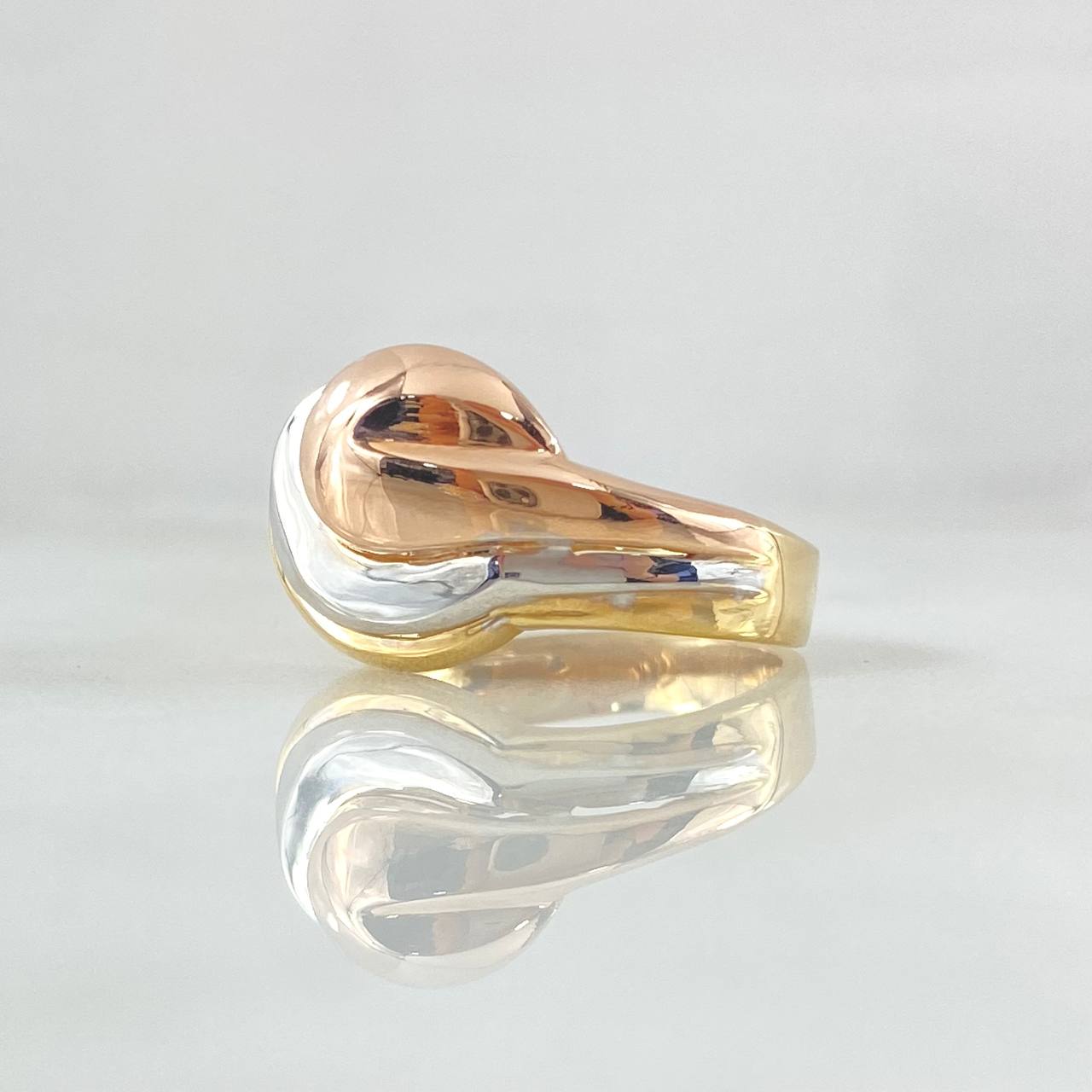 Anillo Triple Olas 4.4gr / T6 3/4 / Liso Tres Oros 18K ©