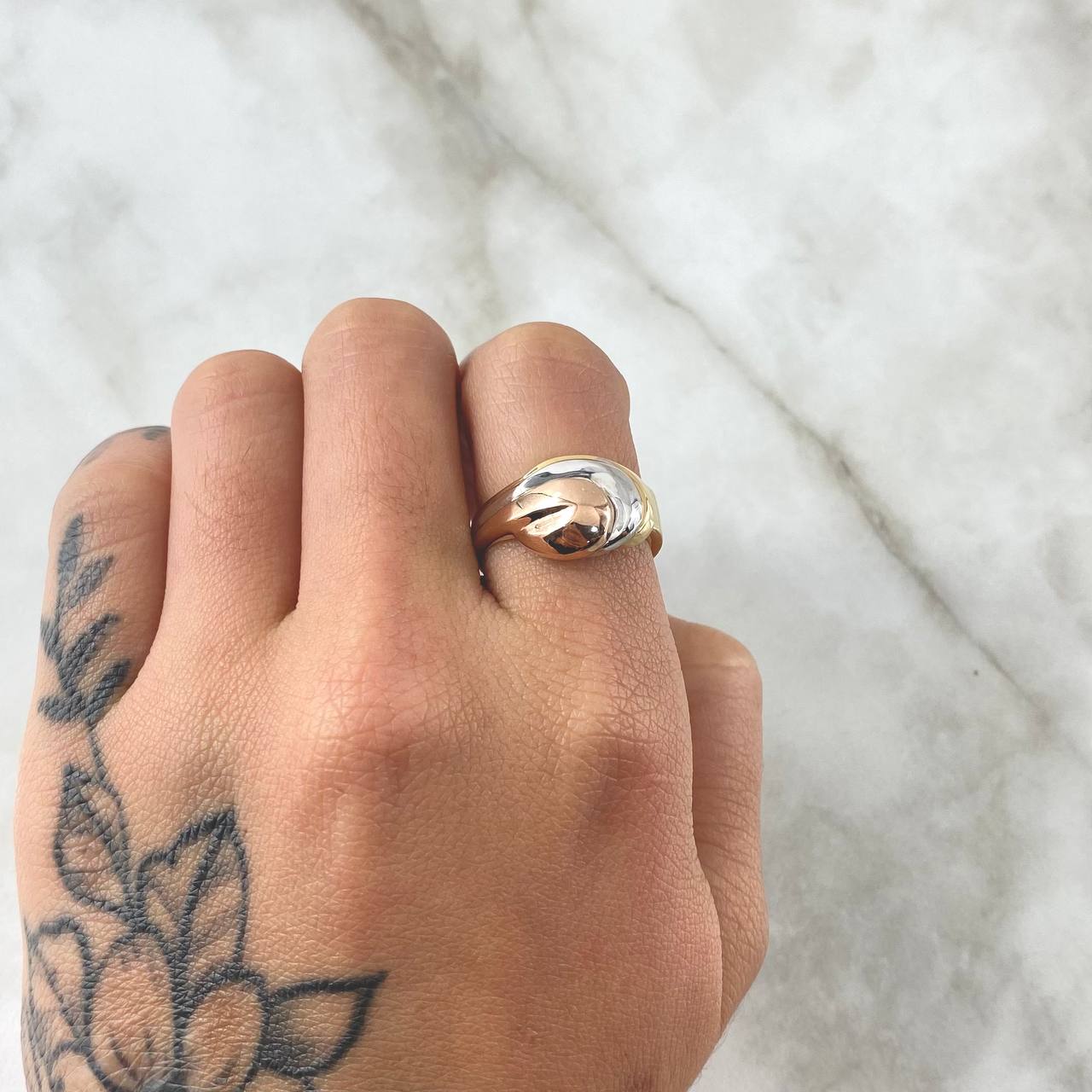 Anillo Triple Olas 4.4gr / T6 3/4 / Liso Tres Oros 18K ©