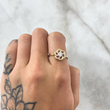 Anillo Flor de Gardenia 3.15gr / T7 1/4 / Circones Blancos Oro Amarillo 18K ©