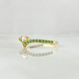 Anillo Solitario en V 1.5gr / T7 1/2 / Circones Verdes Blanco Oro Amarillo 18K ©