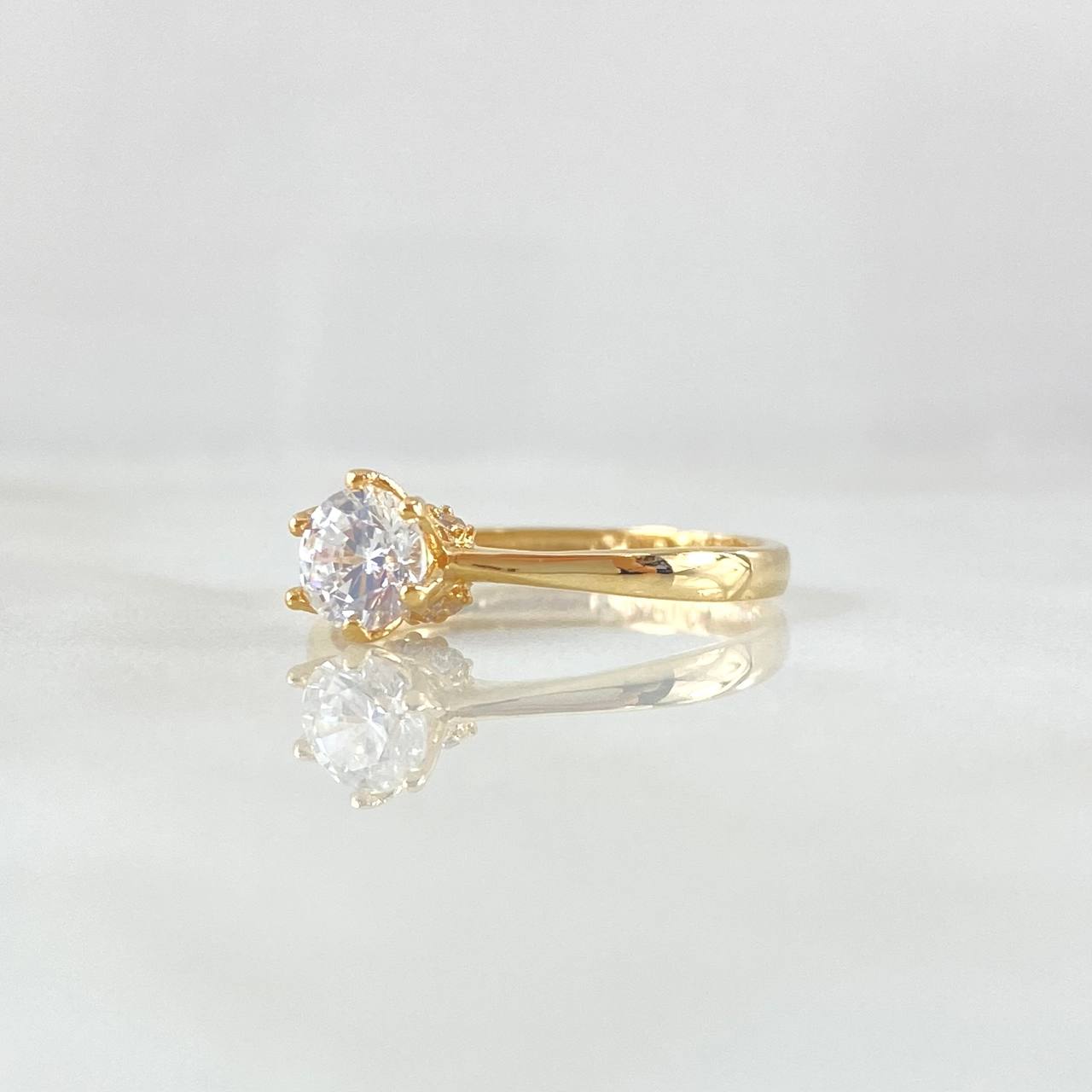 Anillo Solitario Cetro Tupido 1.35gr / T5 1/2 / Circones Blancos Oro Amarillo 18K ©
