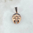 Dije Casco Espartano 4.45gr / 3.5cm / Circones Negros Oro Rosa 18K *
