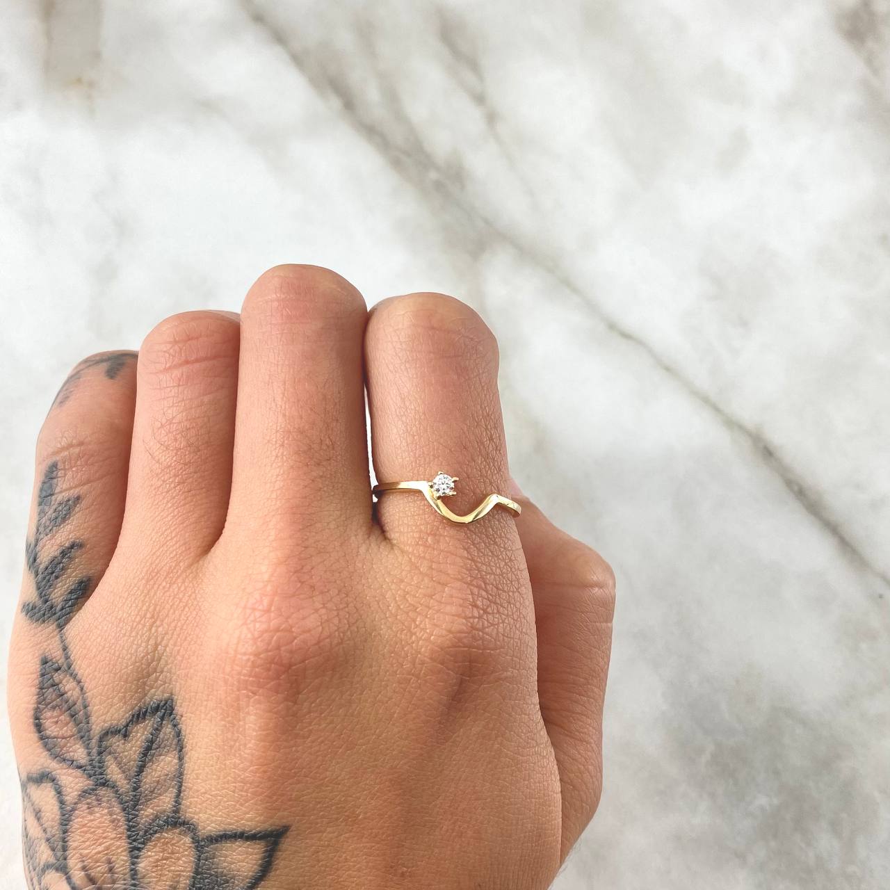 Anillo Curva en V Petit 1.35gr / T6 1/2 / Circon Blanco Oro Amarillo 18K *