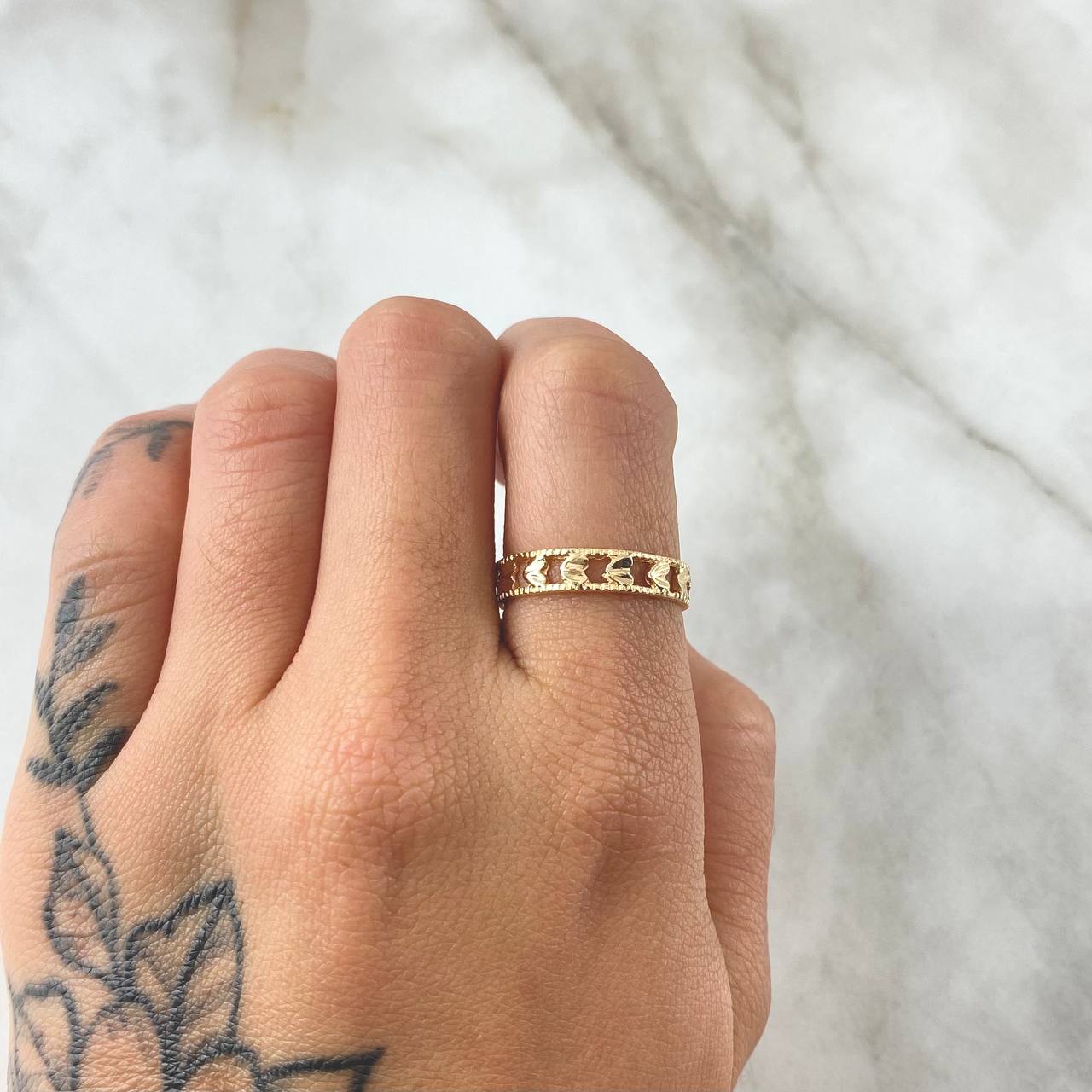 Anillo Argolla Corazones Rayados Internos 2.45gr / T6 3/4 / Diamantado Oro Amarillo 18K *