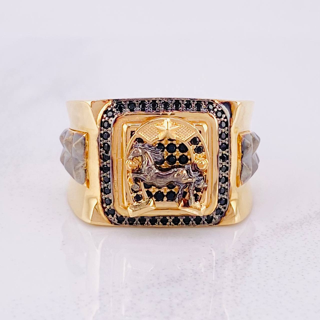 Anillo Herradura Caballo 11.2g / T10 1/2 Oro Amarillo 18K