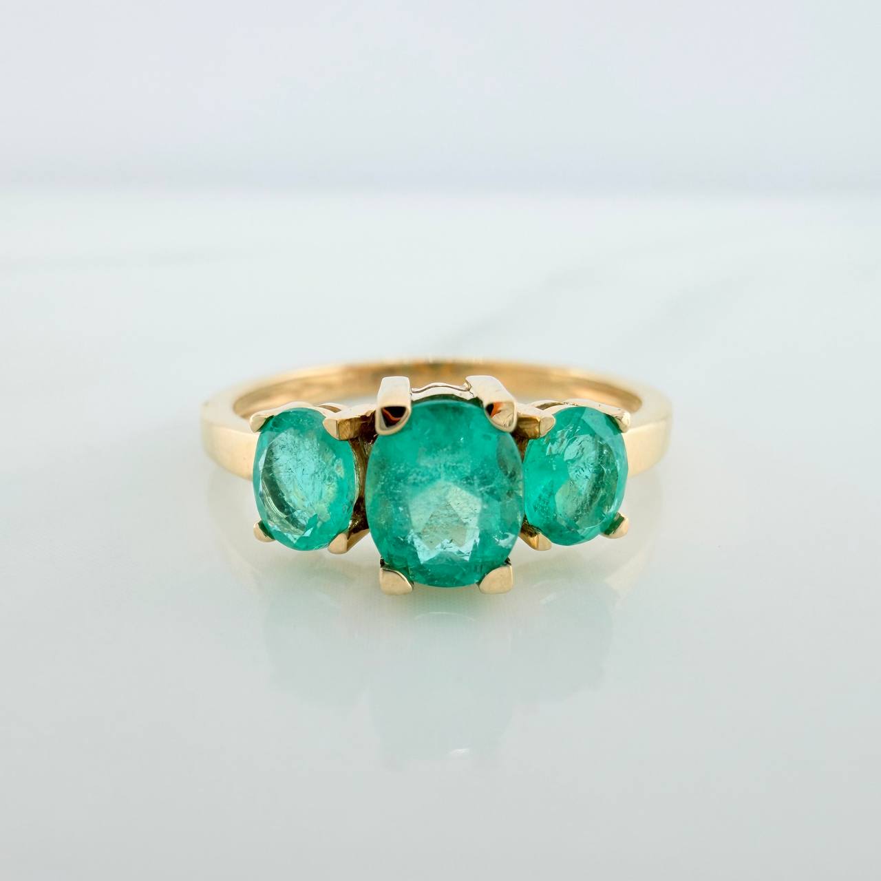 Anillo Trilogia Esmeraldas 1.03 qts 2.4gr / T6 1/4 / Oro Amarillo 18K %
