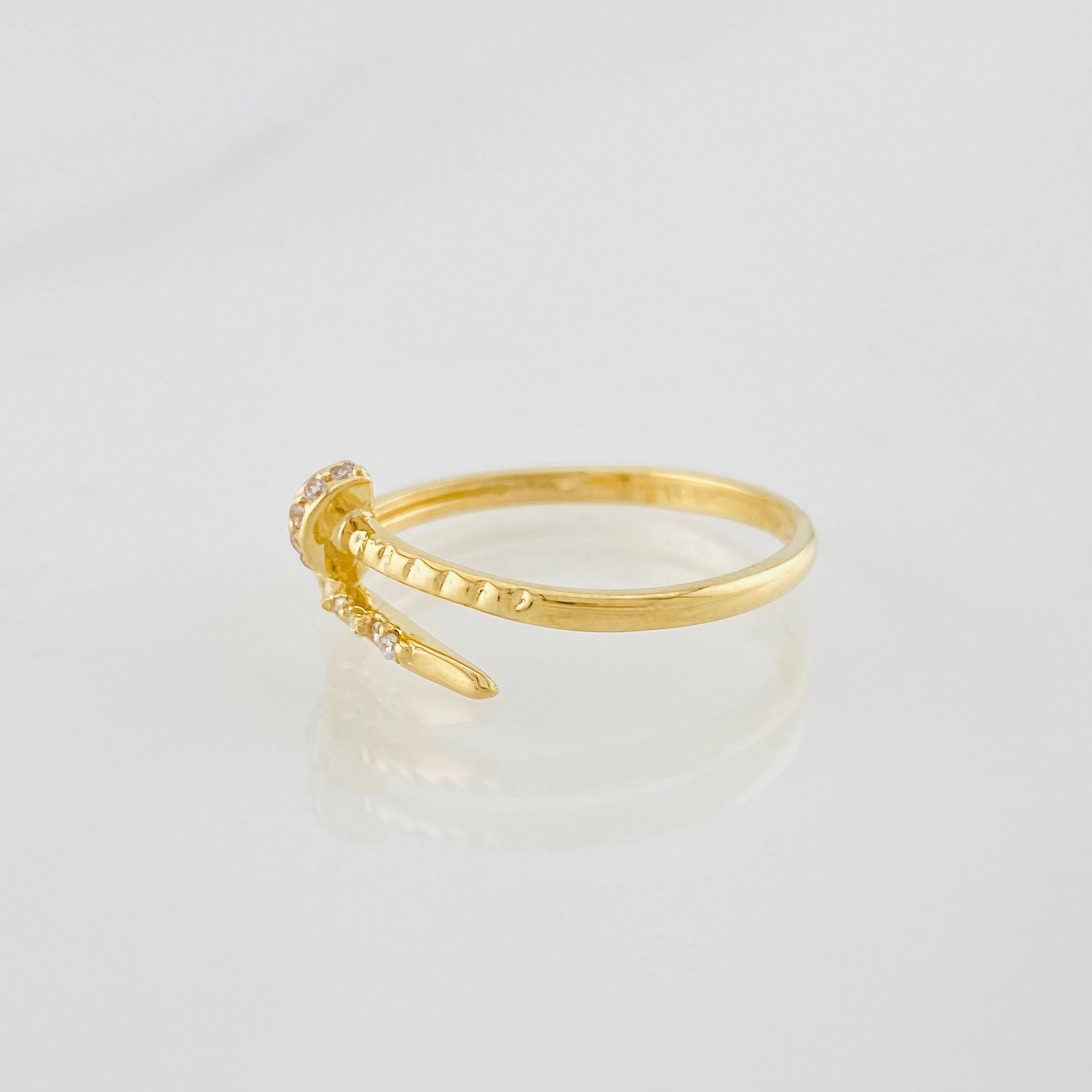 Anillo Clavo 1.6g / T7 1/2 Oro Amarillo 18K