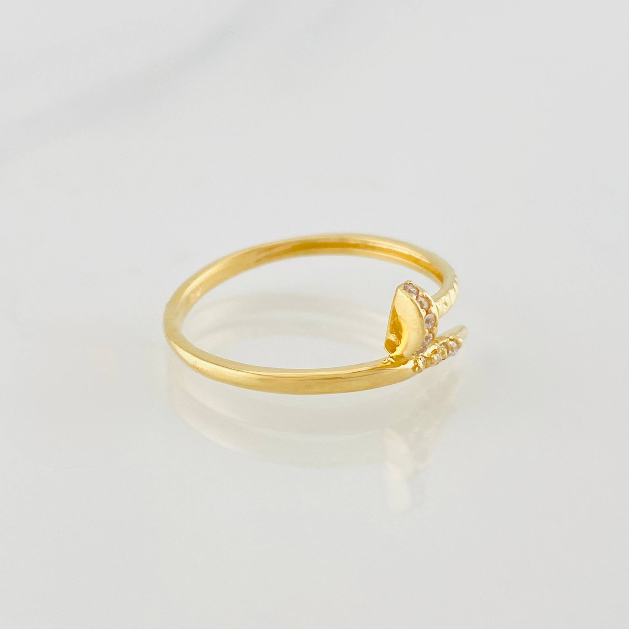 Anillo Clavo 1.6g / T7 1/2 Oro Amarillo 18K