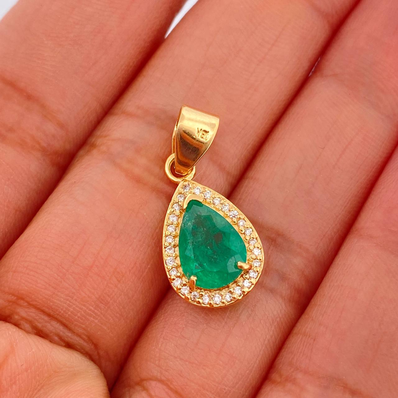 Dije Gota Esmeralda 2.4gr / 2.4cm / Oro Amarillo18K %