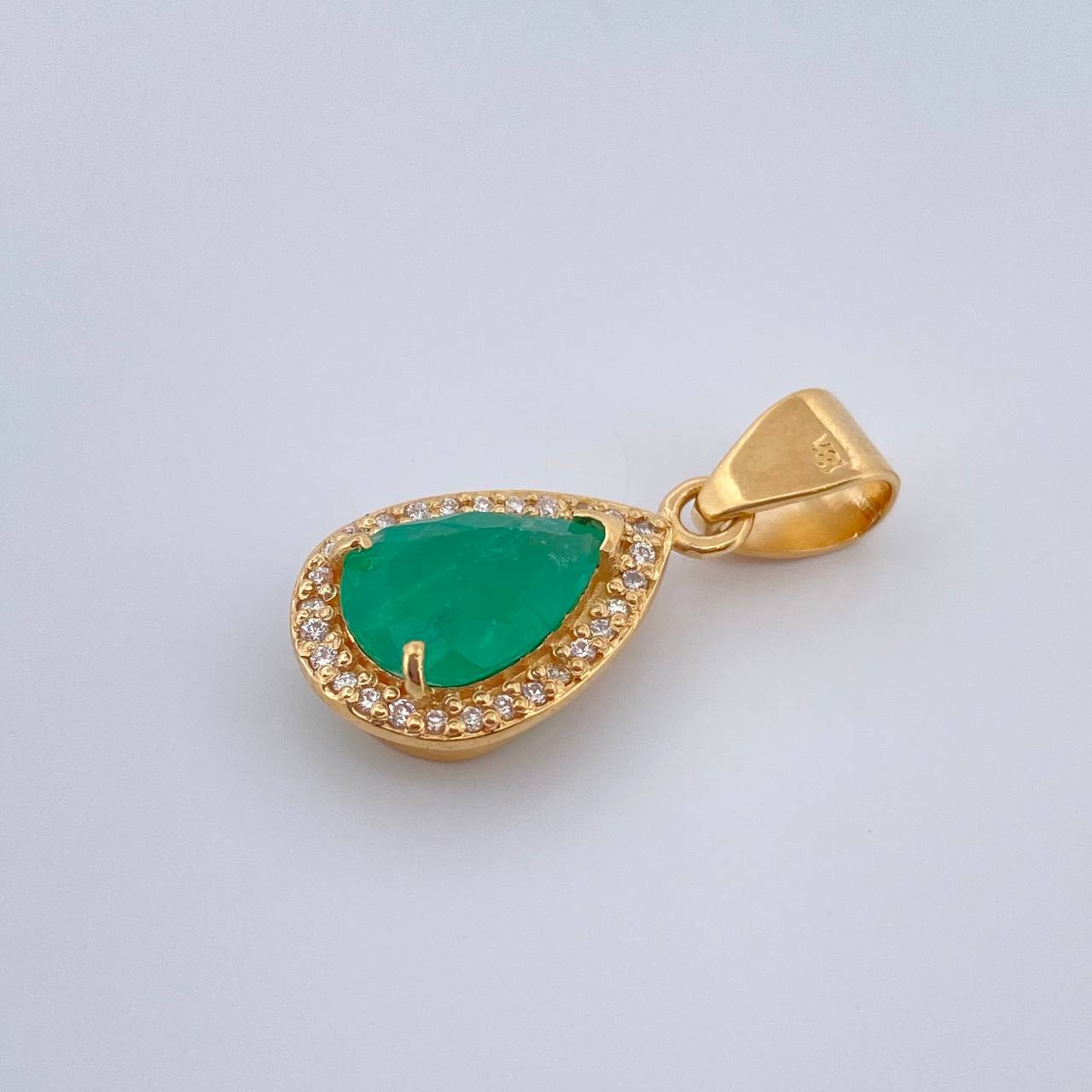 Dije Gota Esmeralda 2.4gr / 2.4cm / Oro Amarillo18K %