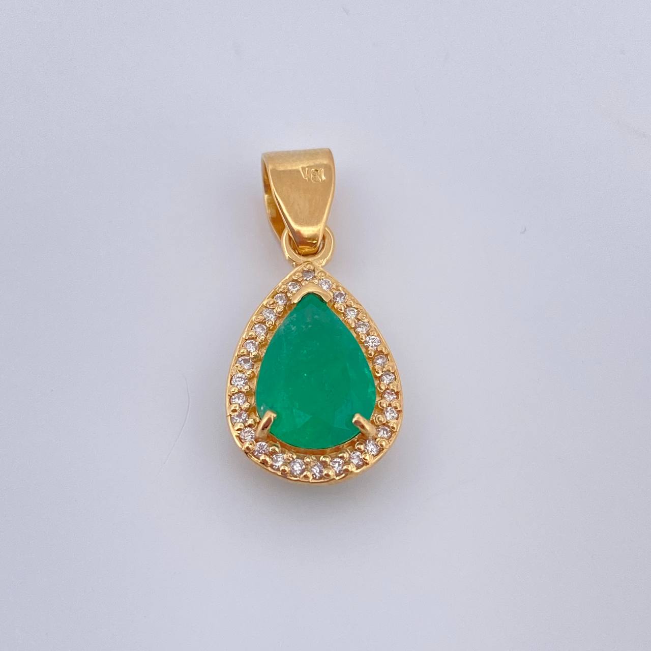 Dije Gota Esmeralda 2.4gr / 2.4cm / Oro Amarillo18K %