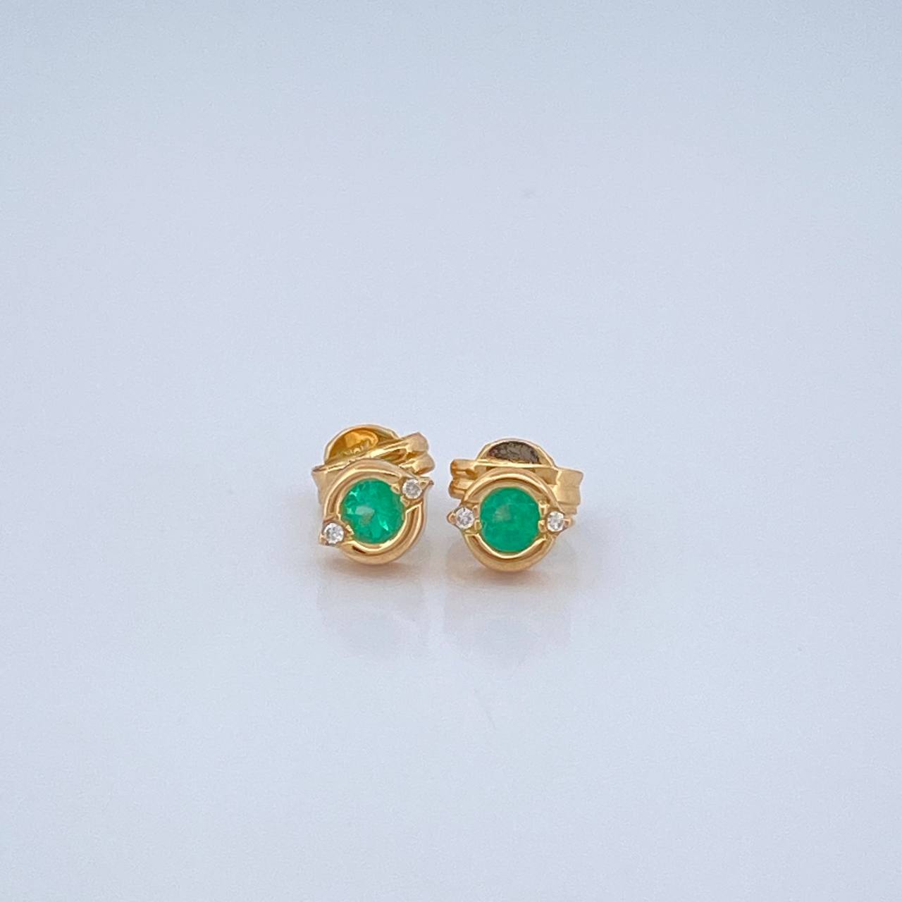 Topos Circulo Esmeralda 1.4gr / 1.2cm / Oro Amarillo18K %