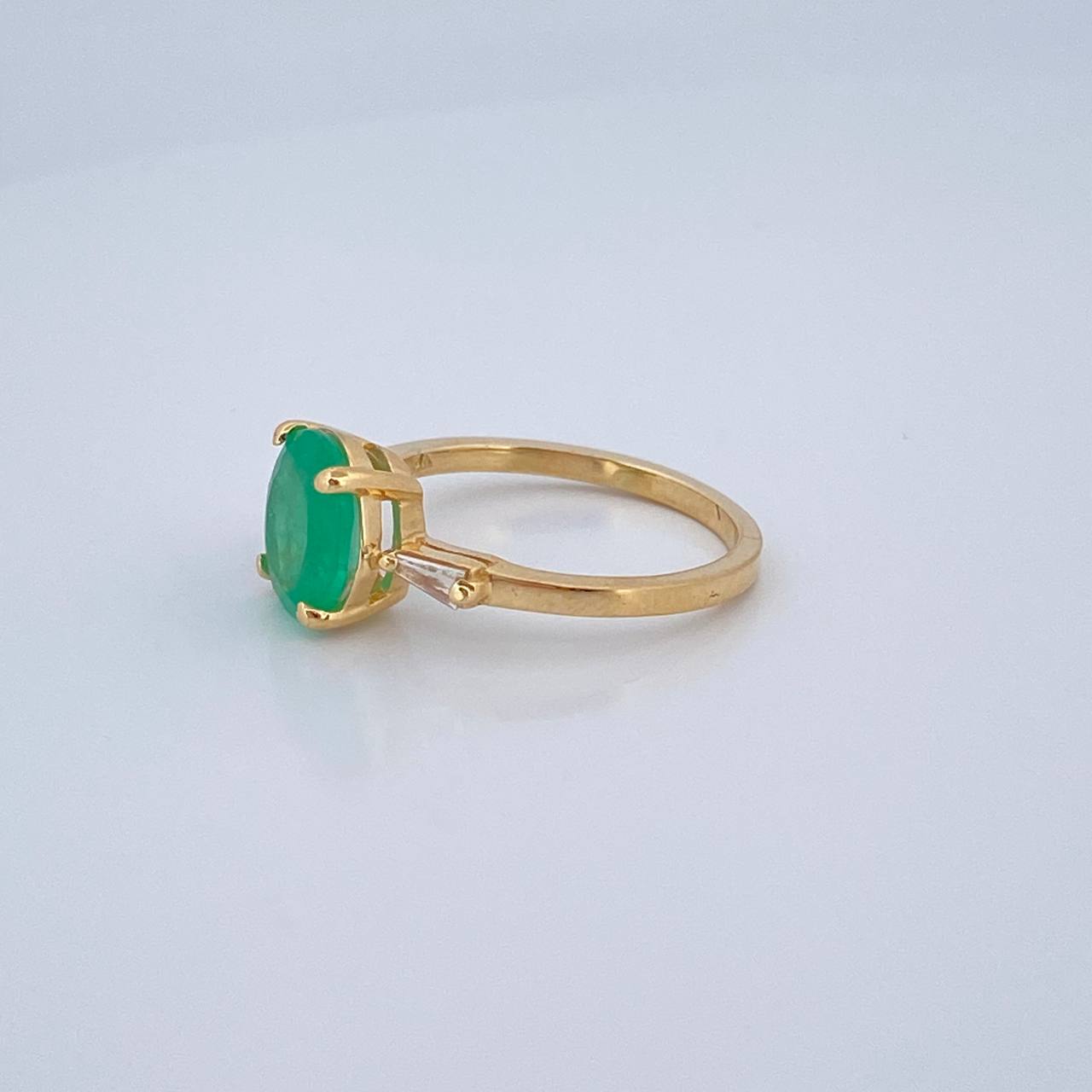 Anillo Solitario Ovalado Esmeralda 2.8gr / T6 / Oro Amarillo18K %