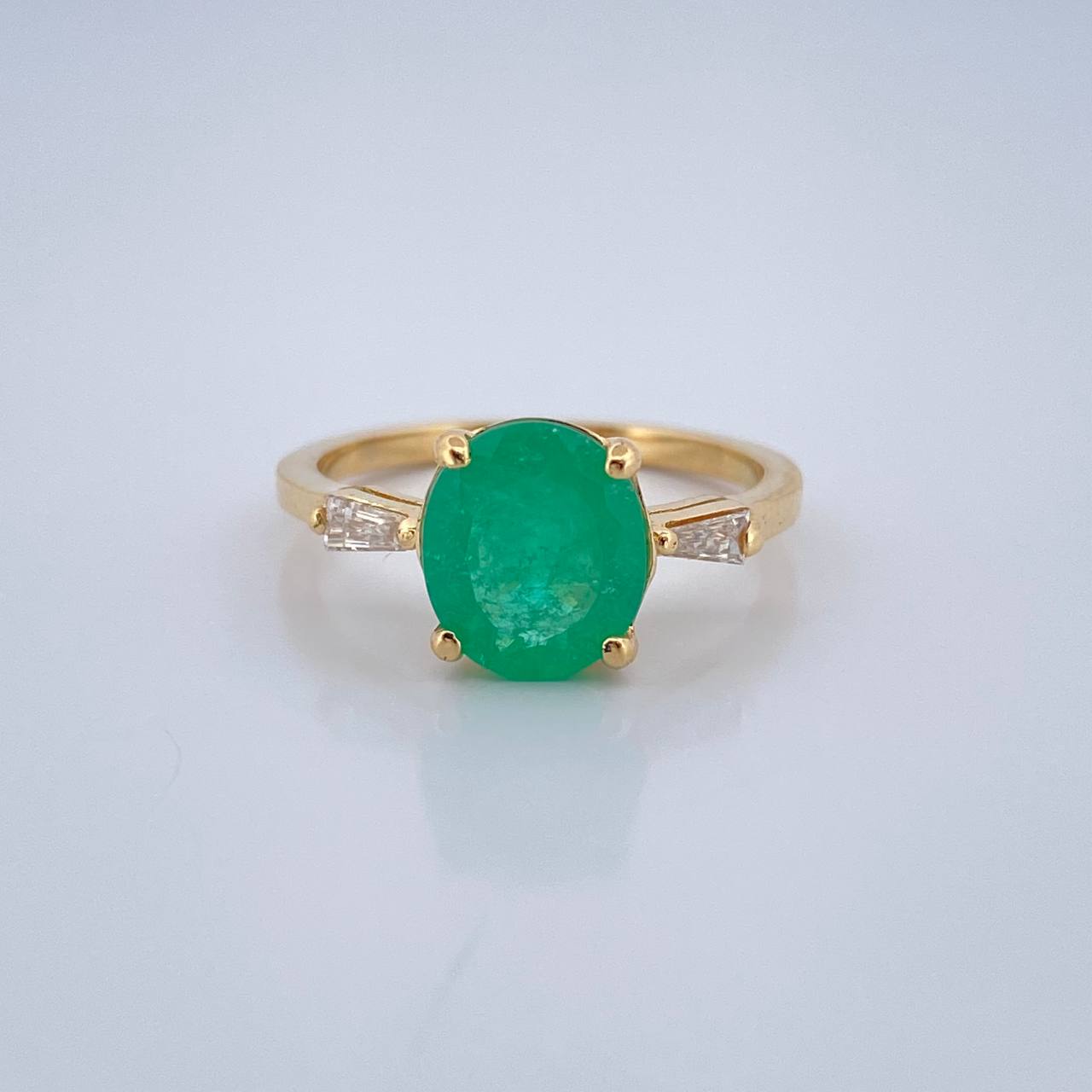 Anillo Solitario Ovalado Esmeralda 2.8gr / T6 / Oro Amarillo18K %