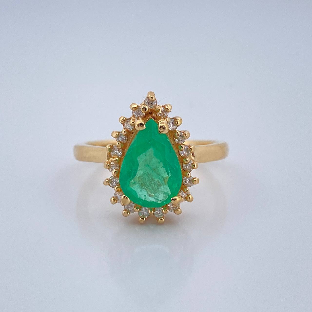 Anillo Solitario Gota Esmeralda 4.6gr / T6 1/2 / Oro Amarillo18K %