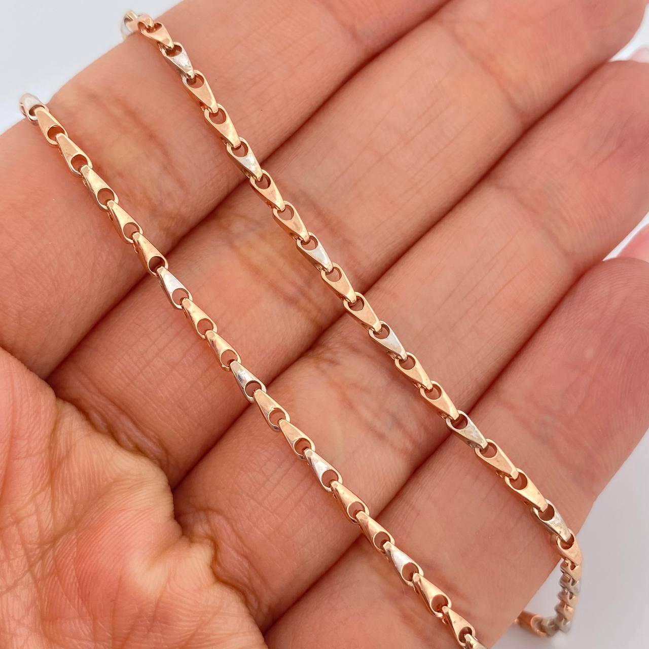 Cadena Rustica Espiga 10.65gr / 43.8cm / 1.65mm Dos Oros Blanco Rosa 18K %