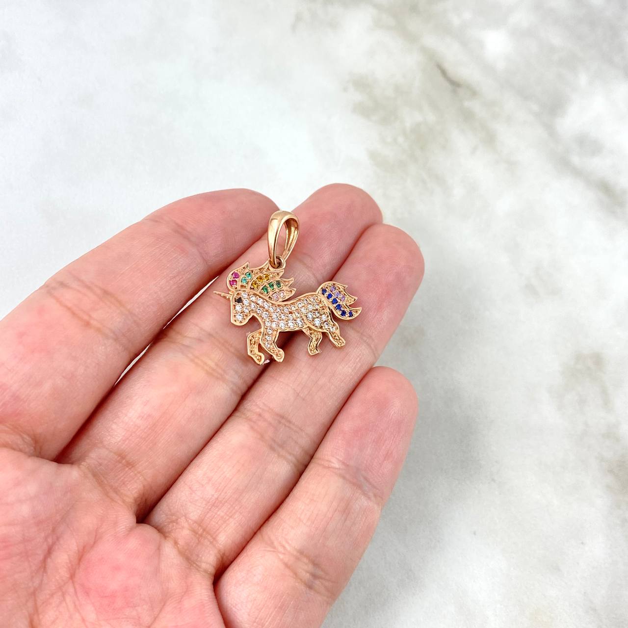 Dije Unicornio 3.5gr / 2.5cm / Circones Blancos Colores Oro Rosa