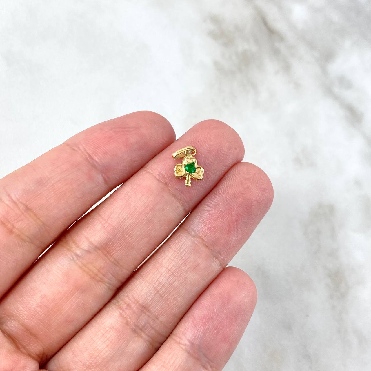 Dije Trebol 0.25gr / 0.8cm / Circon Verde Oro Amarillo
