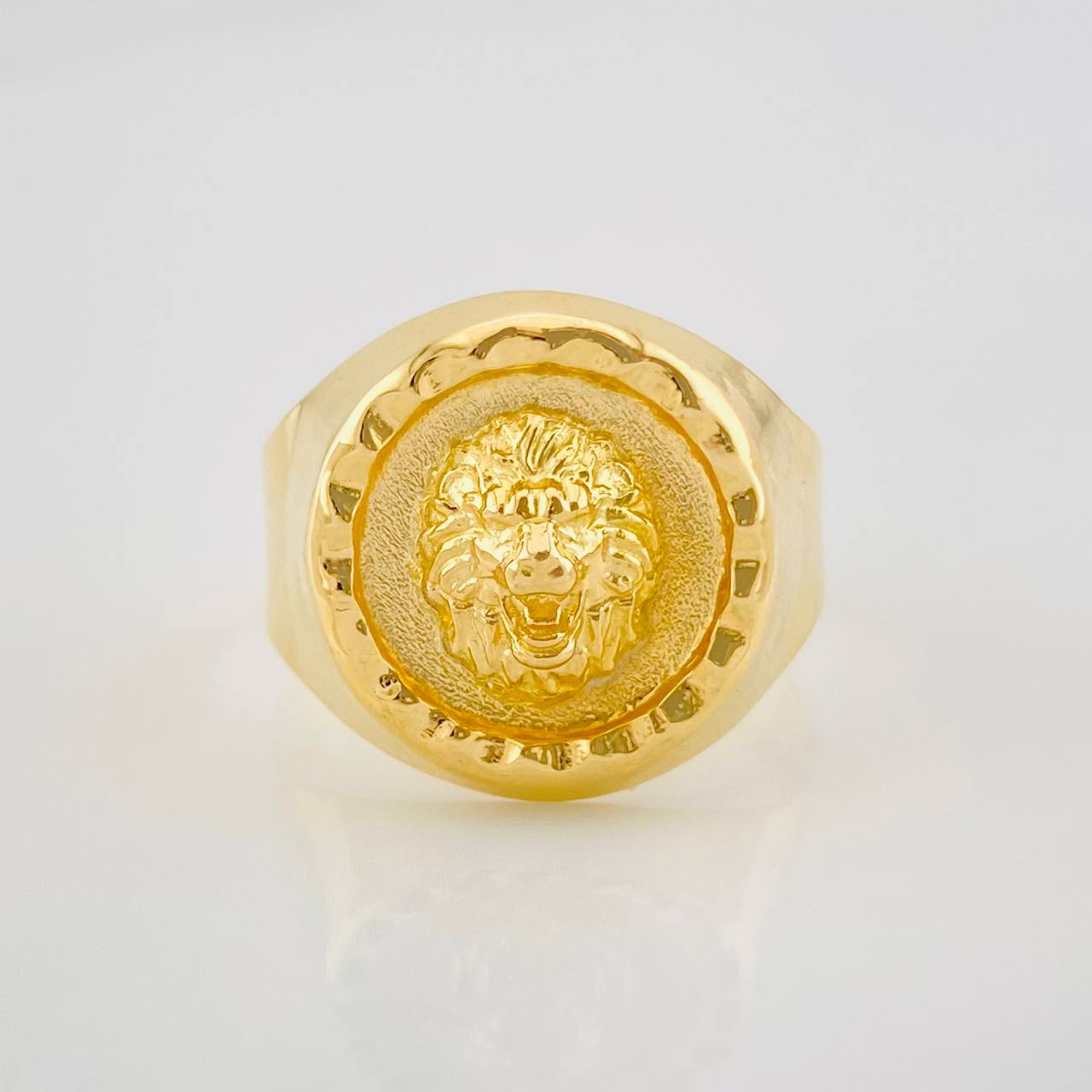 Anillo Sello Bordeado León 3.9g / T8 1/4 Oro Amarillo 18K